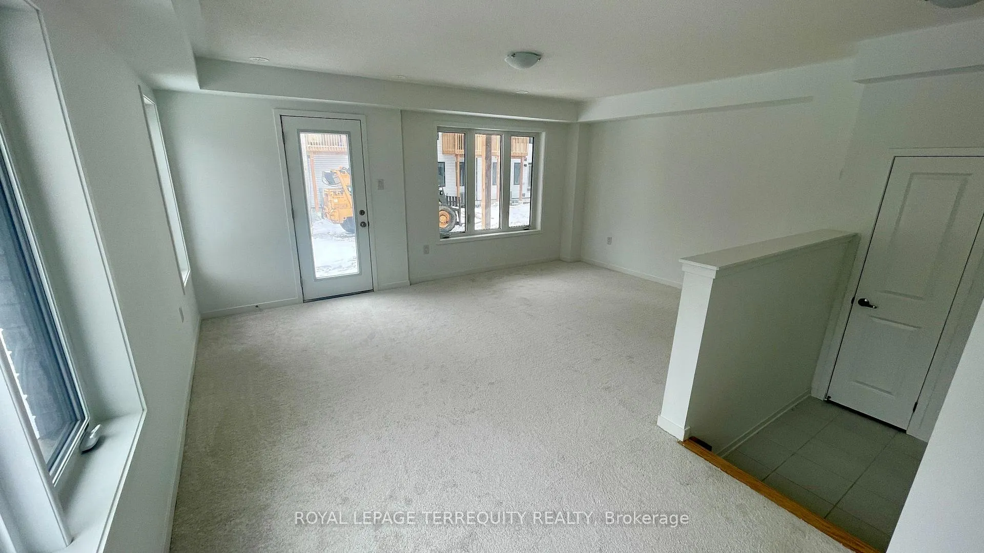 Photo 2 of 815 Stanstead Path, Oshawa, Samac — HOMEH