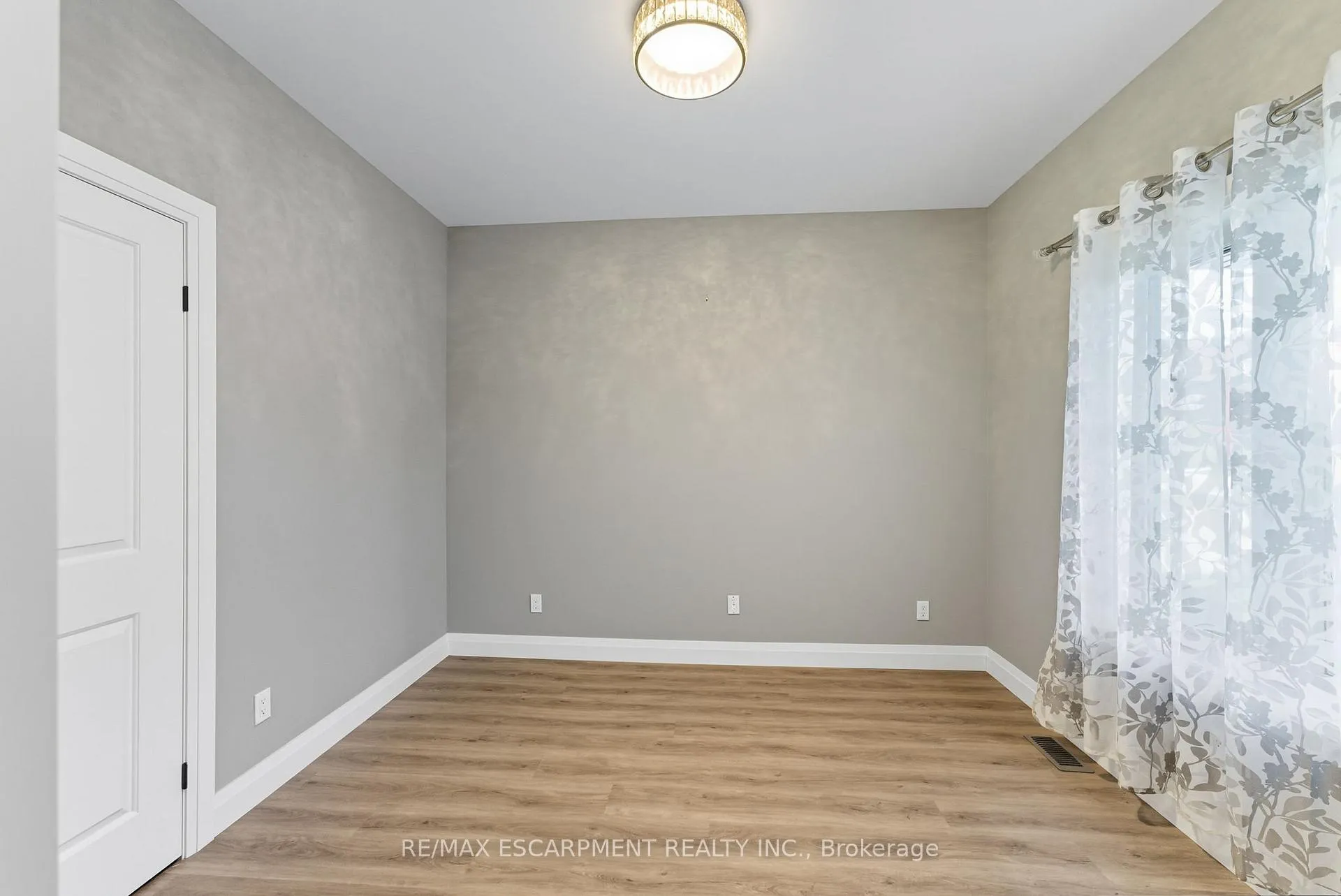 Photo 33 of 1053 Bay Street, Norfolk, Port Rowan — HOMEH