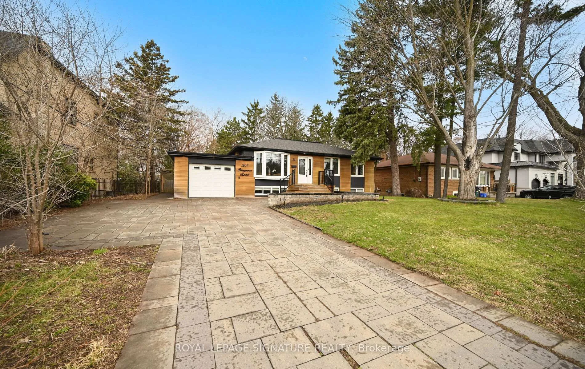 Front of 1207 Pinegrove Road