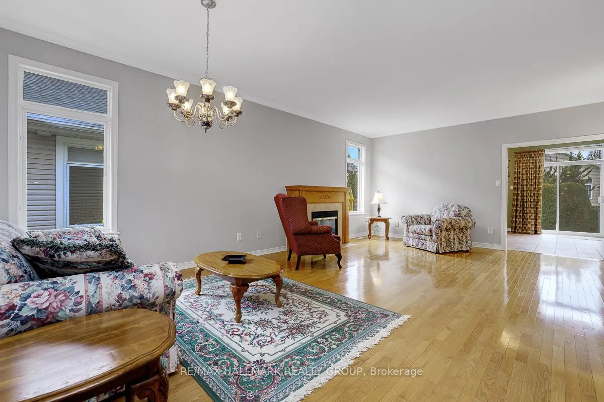 Photo 4 of 853 Swallowtail Crescent, Ottawa, Notting Hill/Summerside — HOMEH