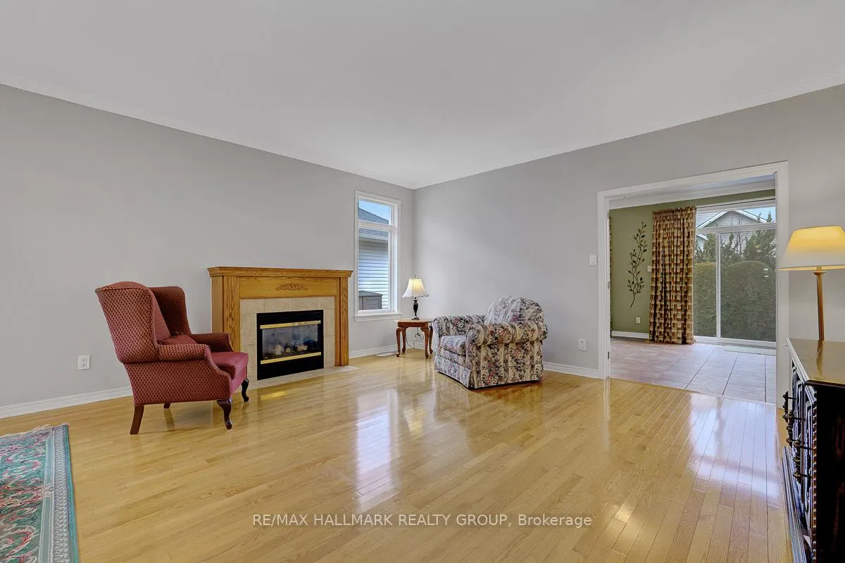 Photo 6 of 853 Swallowtail Crescent, Ottawa, Notting Hill/Summerside — HOMEH