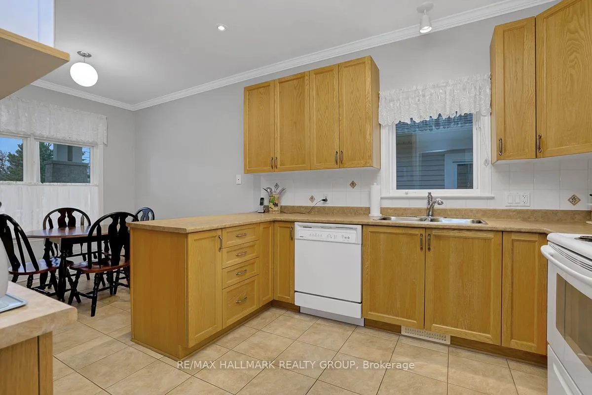 Photo 8 of 853 Swallowtail Crescent, Ottawa, Notting Hill/Summerside — HOMEH