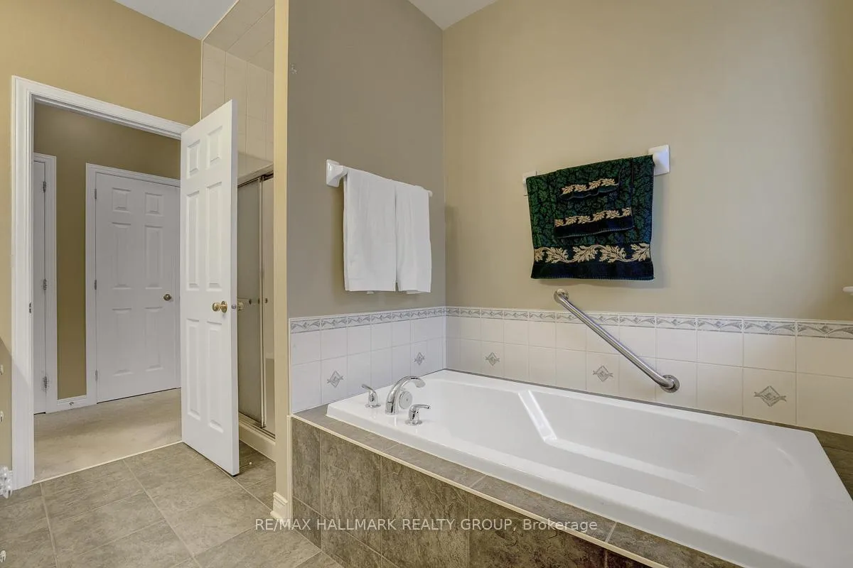 Photo 13 of 853 Swallowtail Crescent, Ottawa, Notting Hill/Summerside — HOMEH