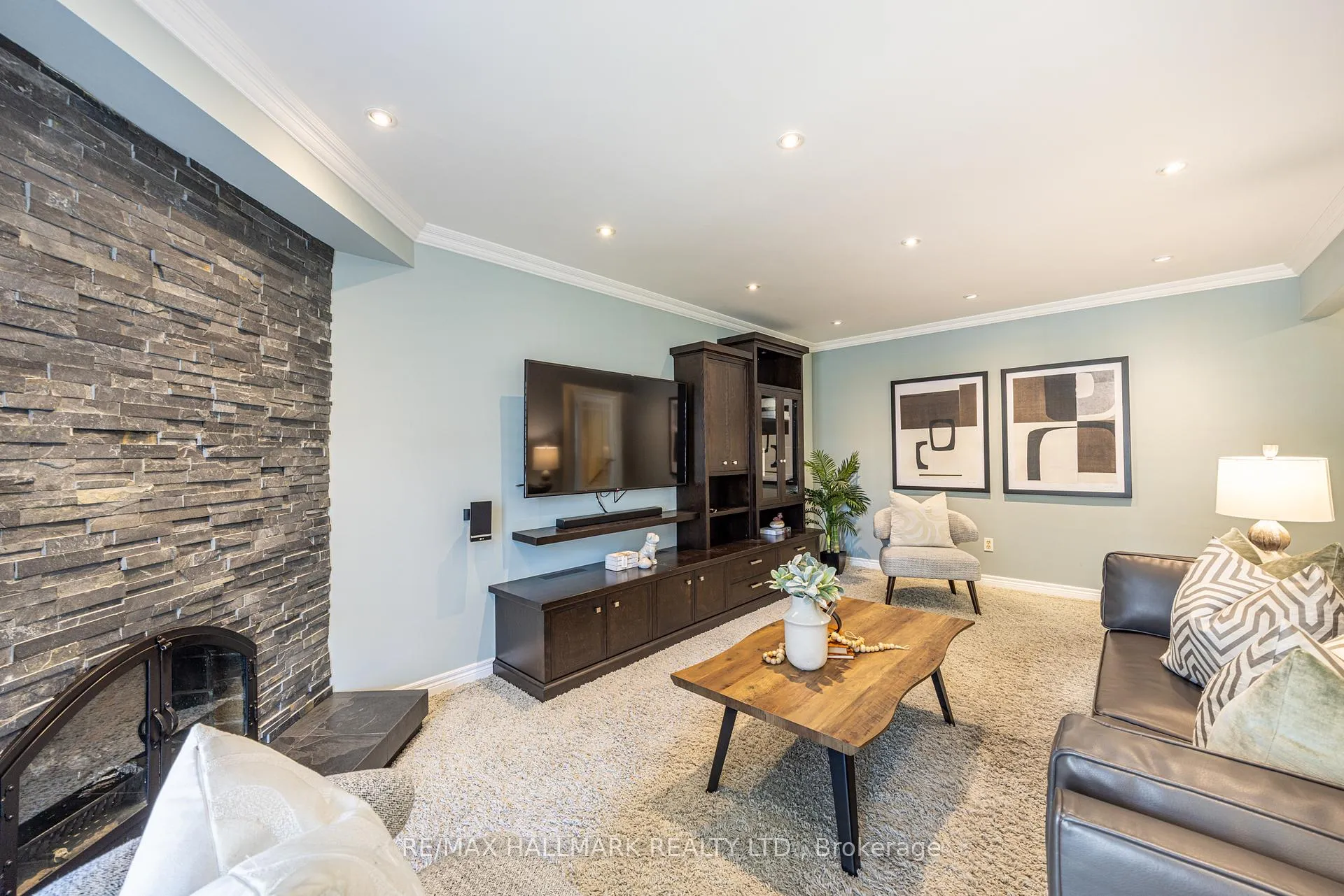 Photo 3 of 85 Colvin Crescent, Vaughan, Brownridge — HOMEH