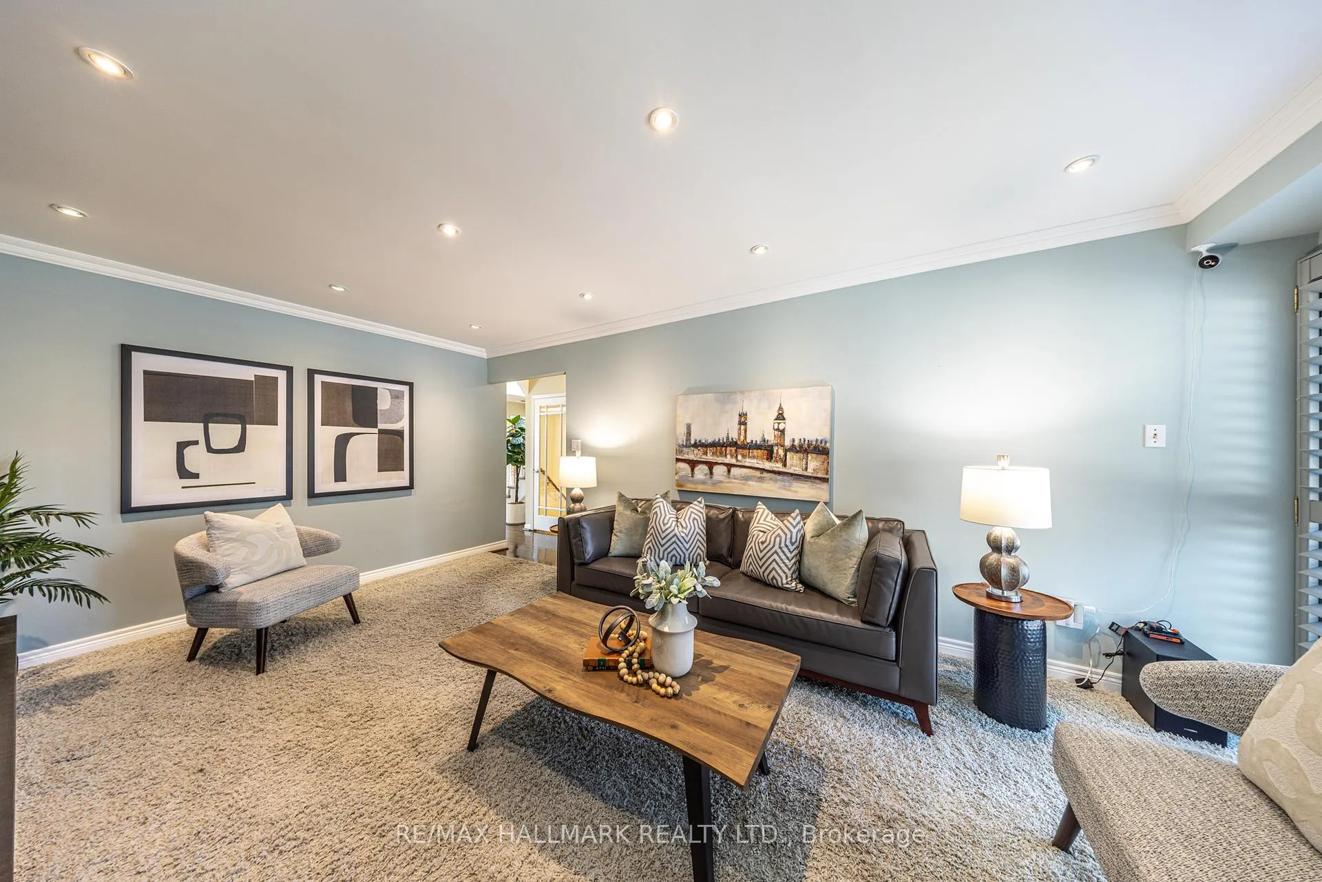 Photo 4 of 85 Colvin Crescent, Vaughan, Brownridge — HOMEH
