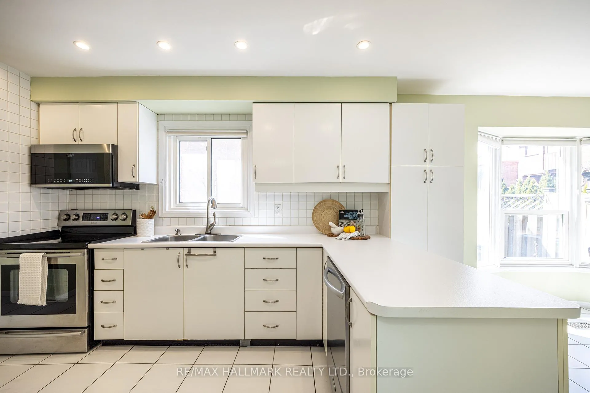 Photo 8 of 85 Colvin Crescent, Vaughan, Brownridge — HOMEH