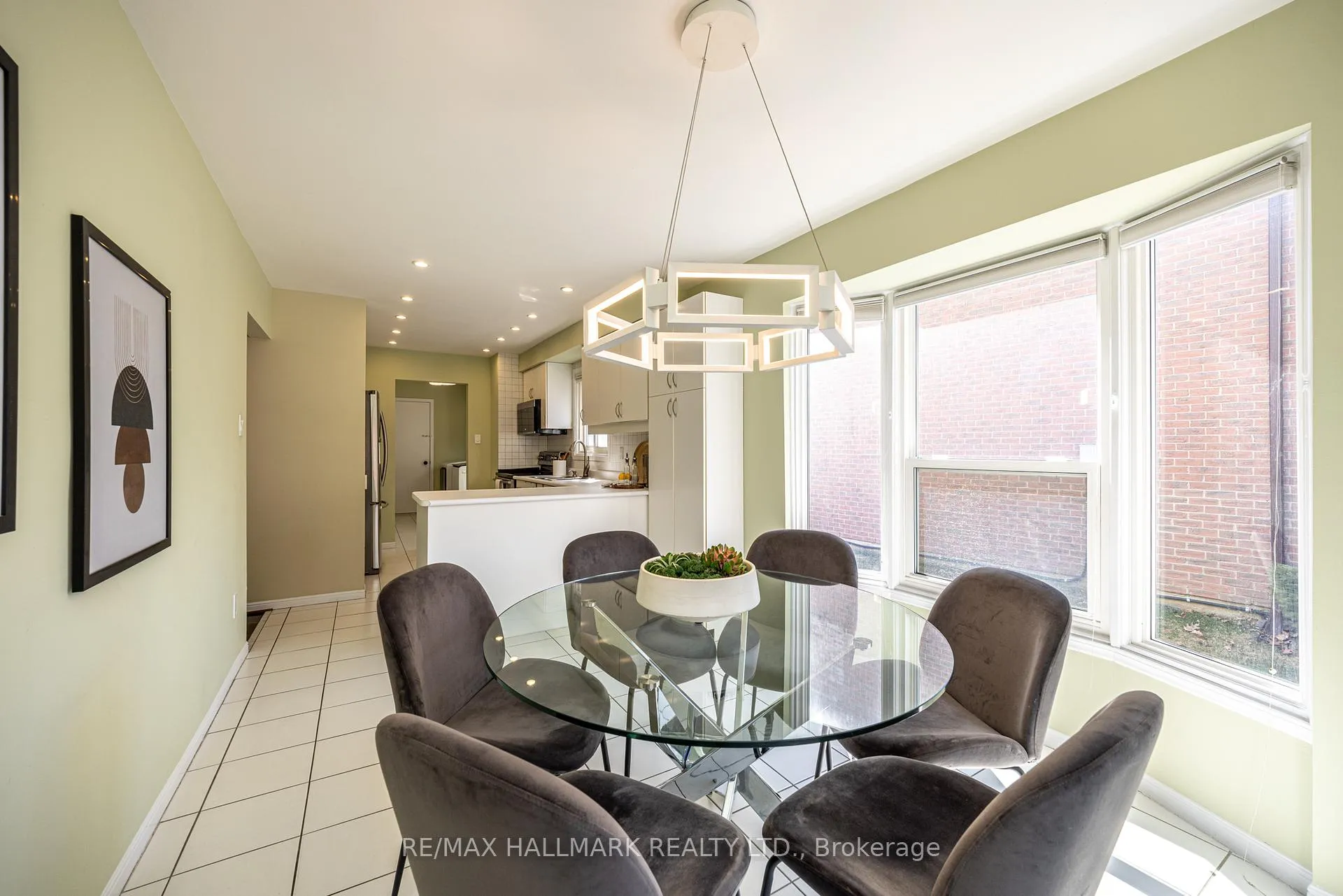 Photo 9 of 85 Colvin Crescent, Vaughan, Brownridge — HOMEH