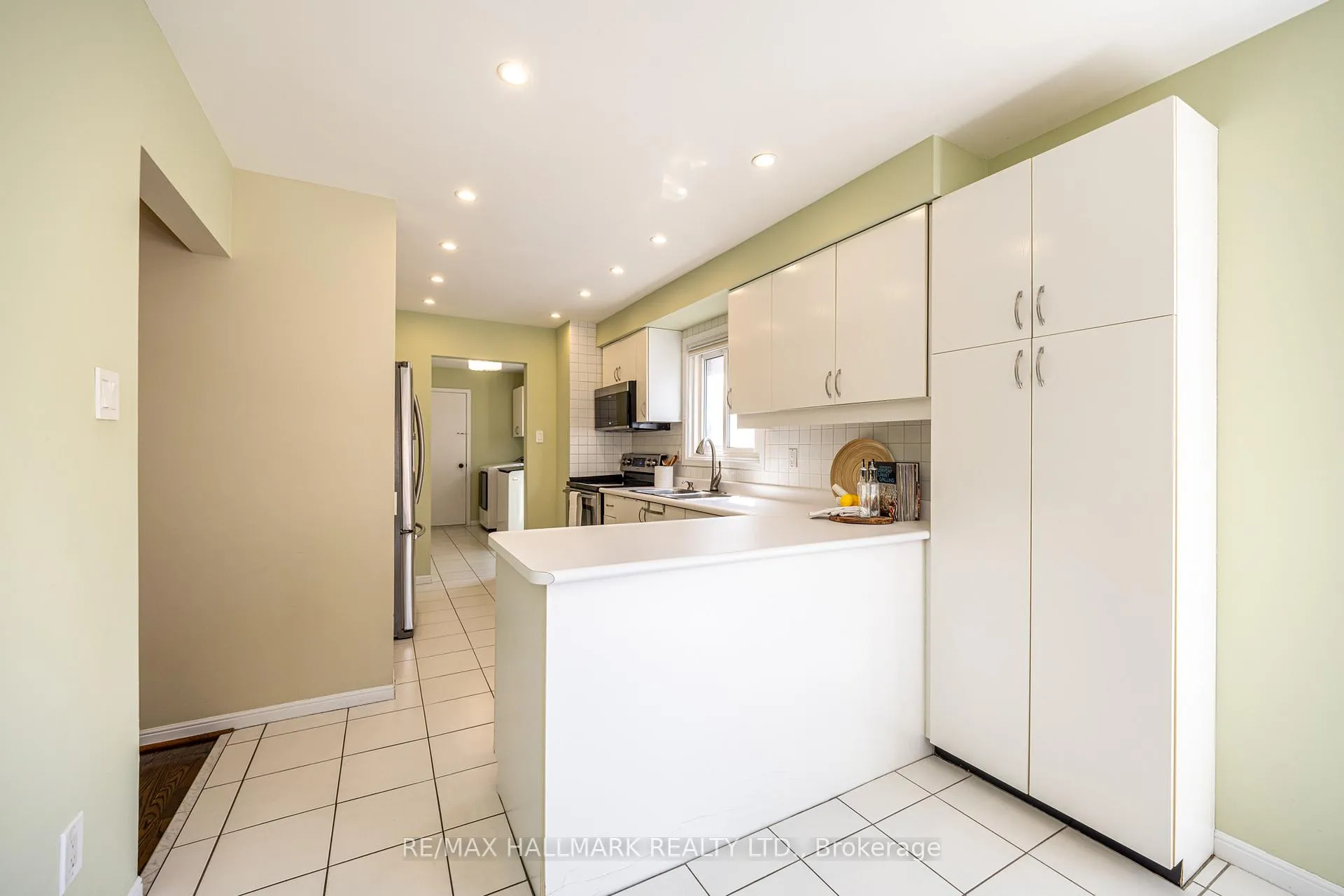 Photo 10 of 85 Colvin Crescent, Vaughan, Brownridge — HOMEH