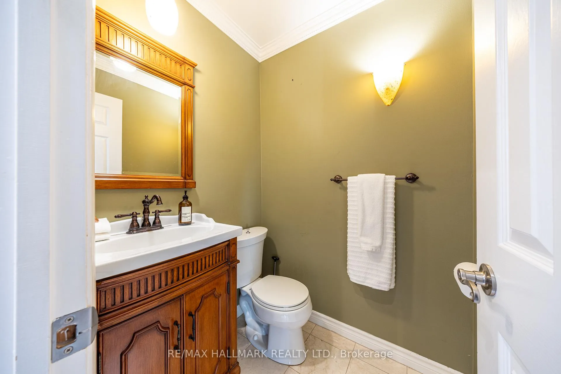 Photo 19 of 85 Colvin Crescent, Vaughan, Brownridge — HOMEH