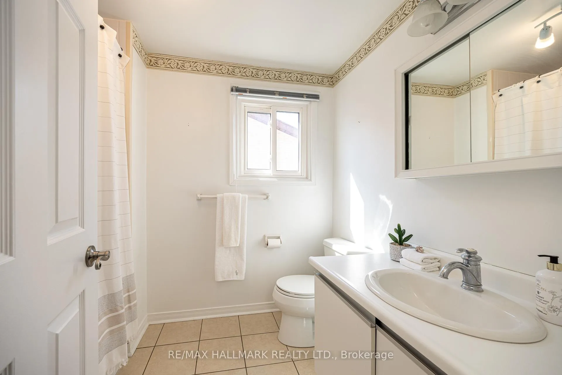 Photo 35 of 85 Colvin Crescent, Vaughan, Brownridge — HOMEH
