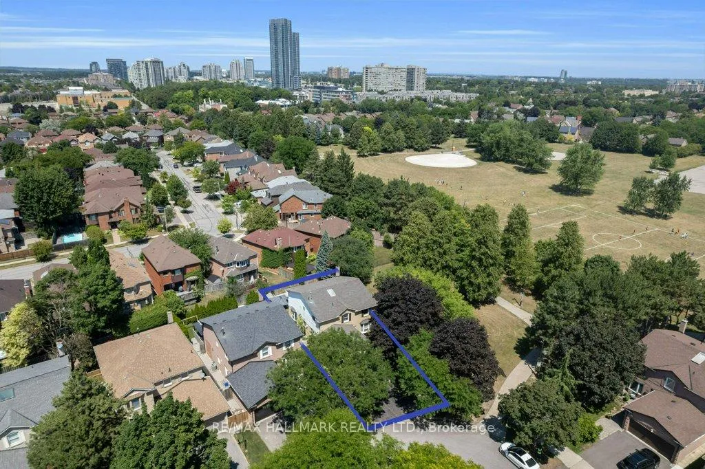Photo 40 of 85 Colvin Crescent, Vaughan, Brownridge — HOMEH