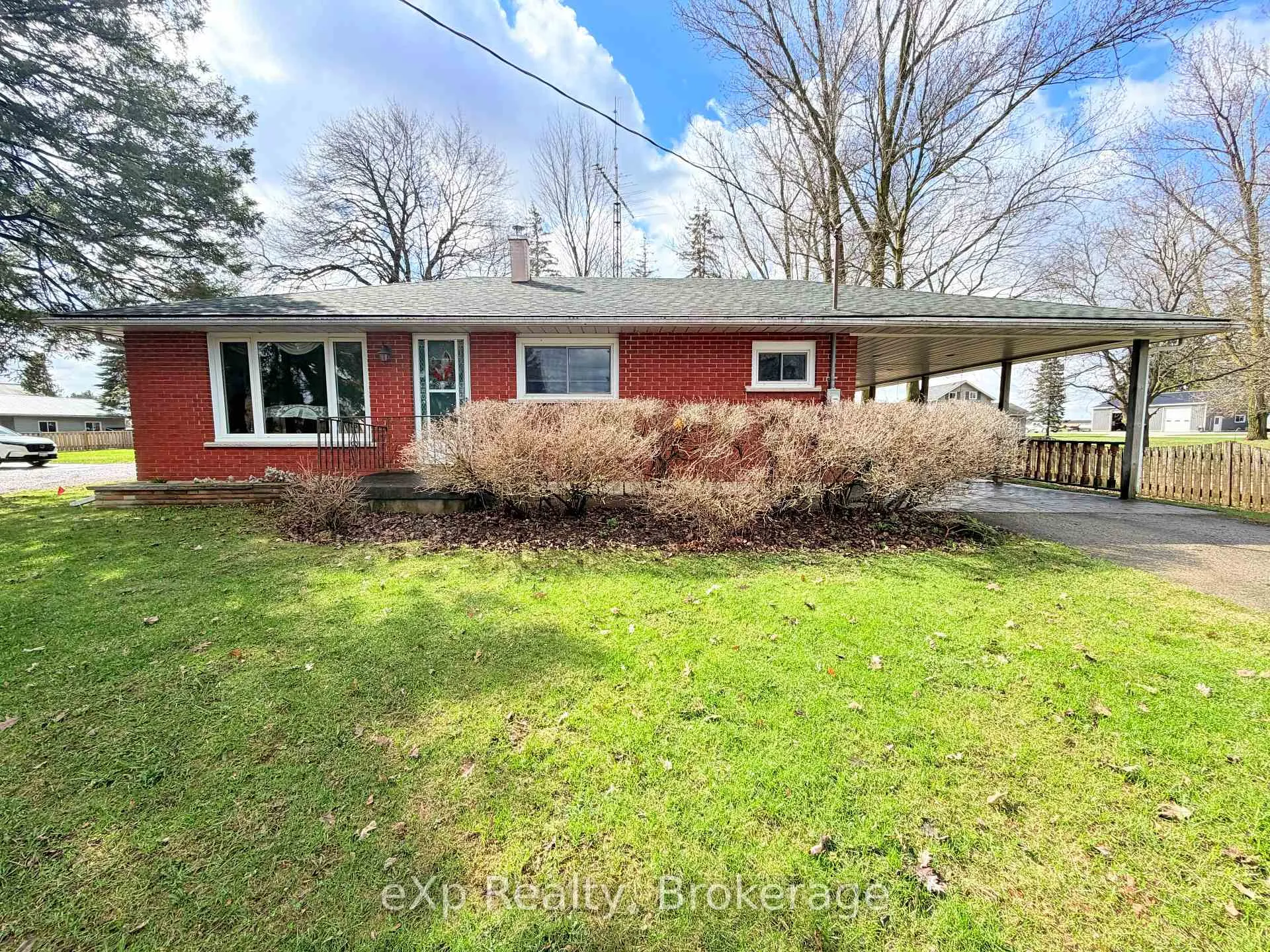 Front of 211 14 Concession