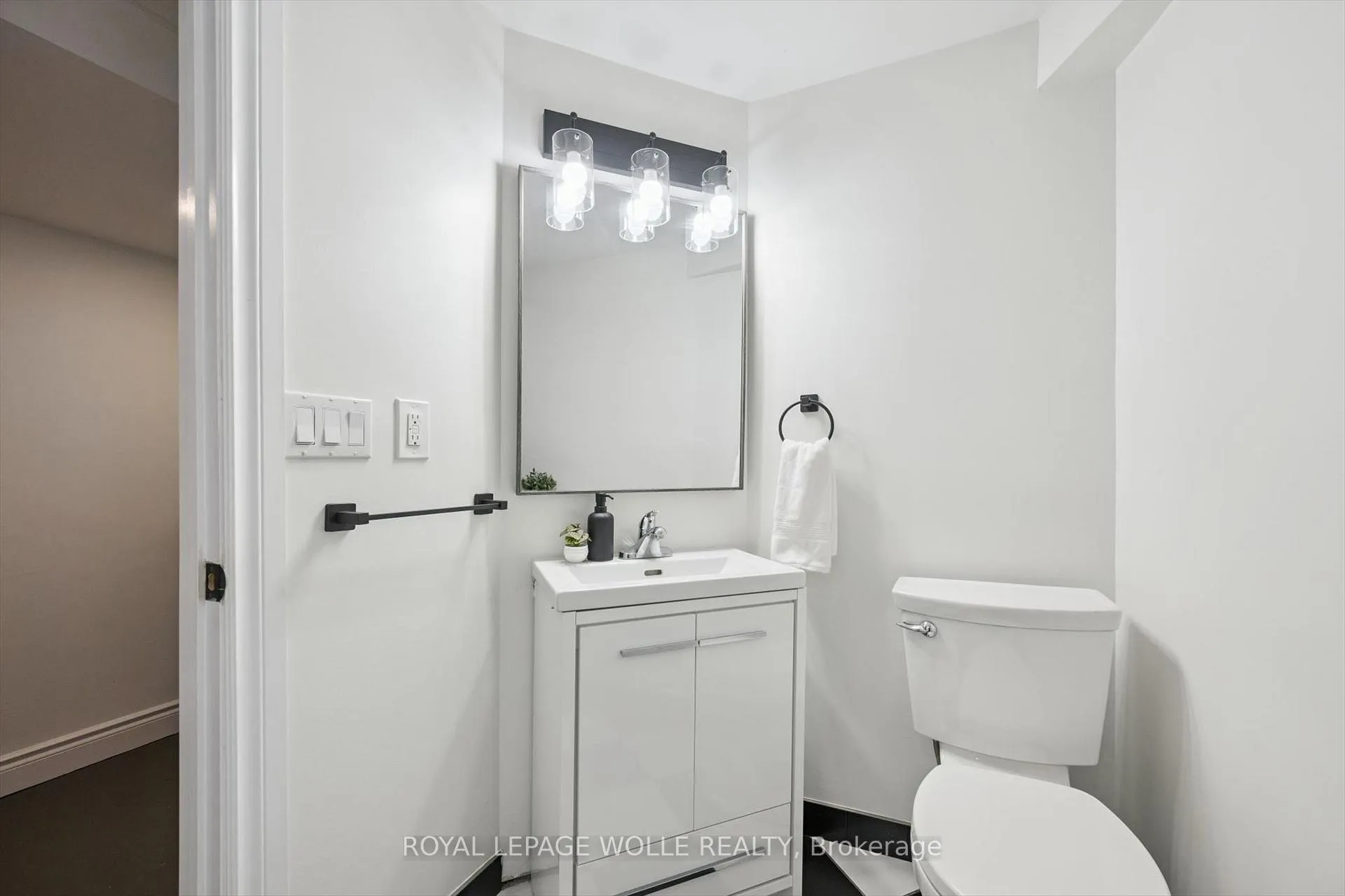 Photo 33 of 65 Schweitzer Street, Kitchener — HOMEH