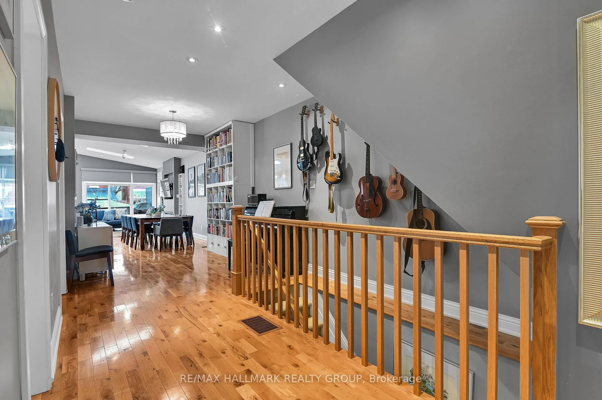 Photo 3 of 212 Flora Street, Ottawa, Ottawa Centre — HOMEH