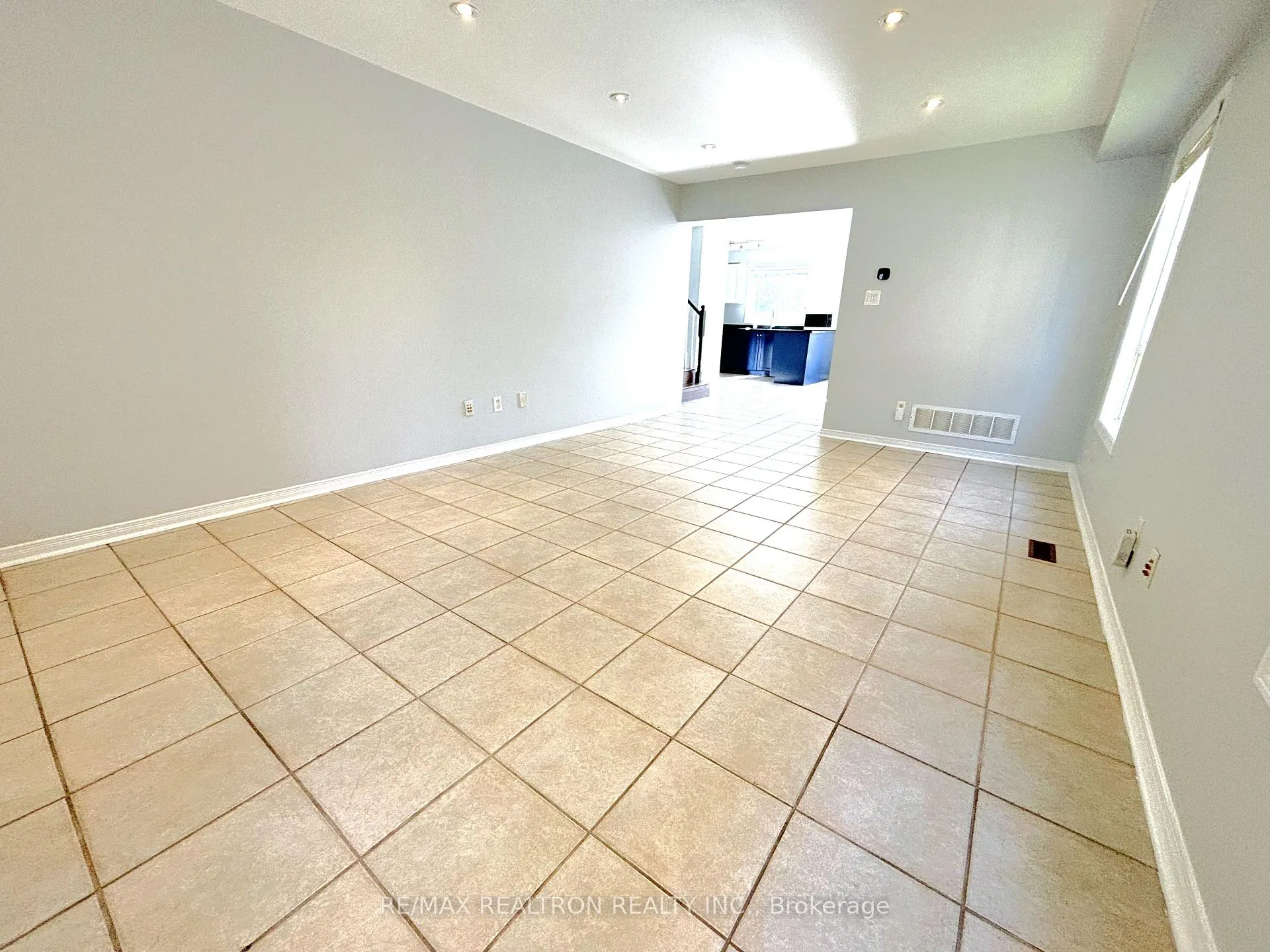 Photo 5 of 486 Delphine Drive, Burlington, Appleby — HOMEH