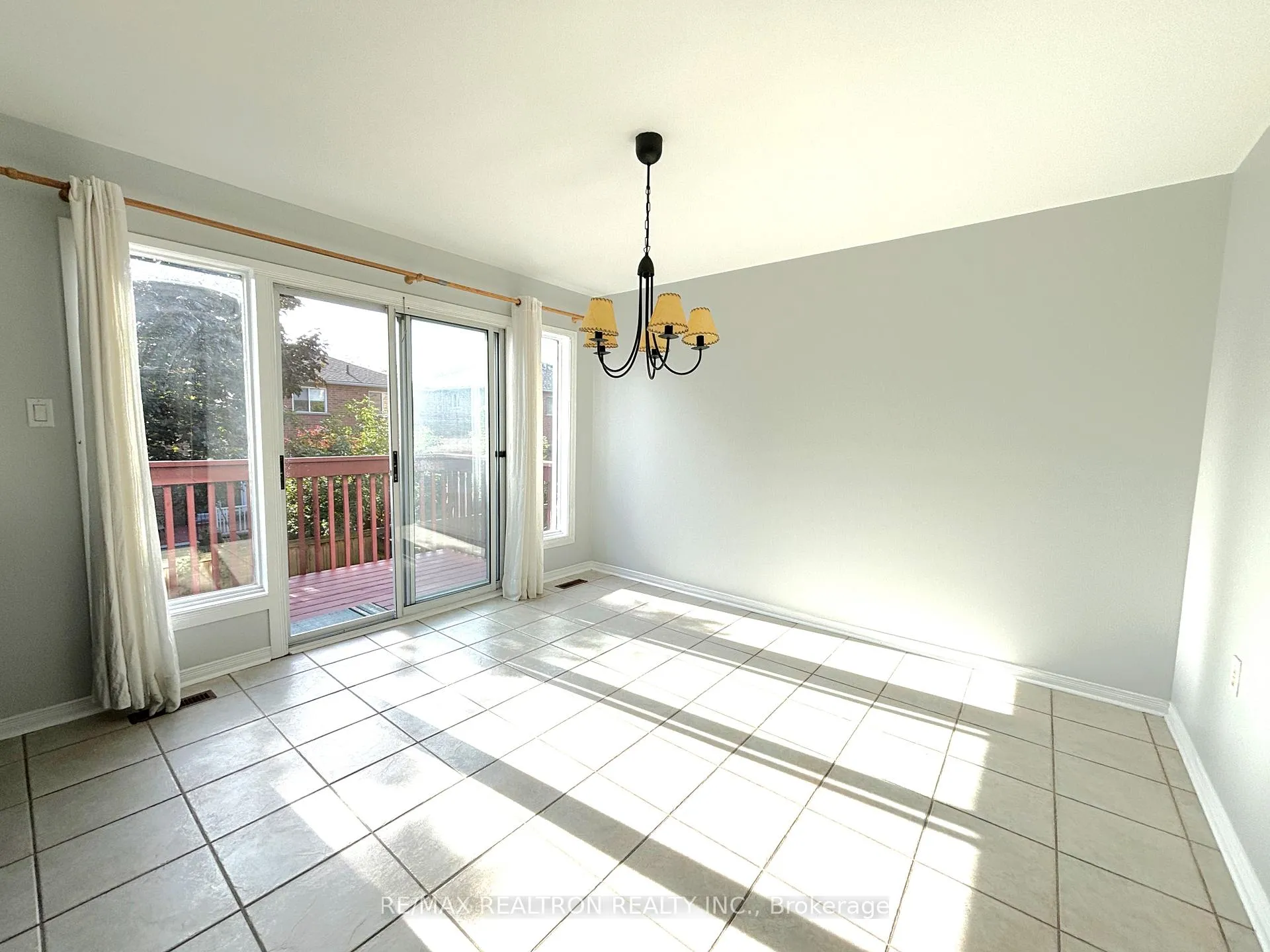 Photo 10 of 486 Delphine Drive, Burlington, Appleby — HOMEH