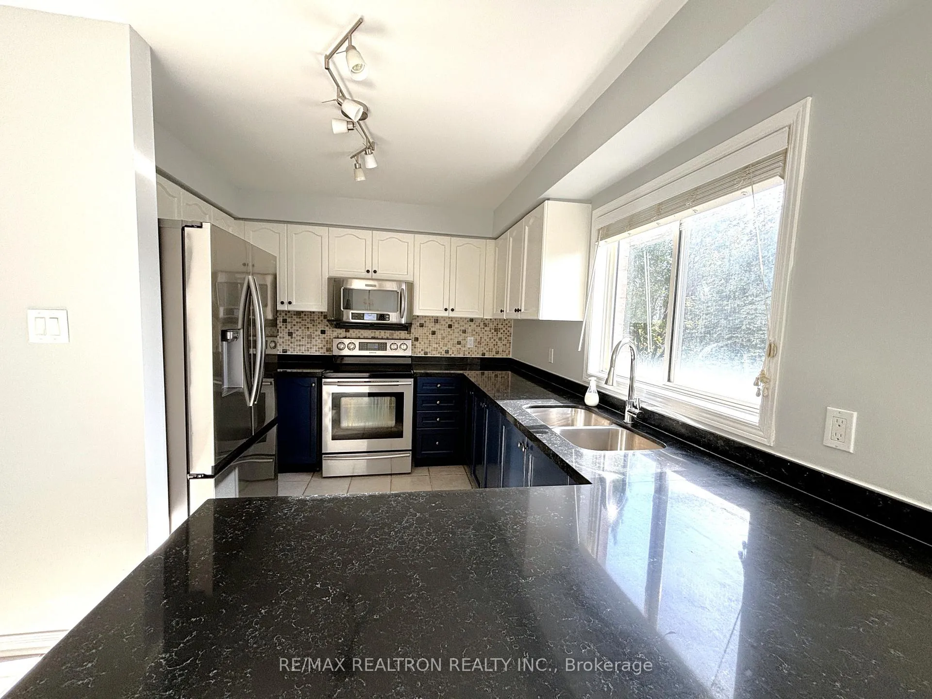 Photo 11 of 486 Delphine Drive, Burlington, Appleby — HOMEH