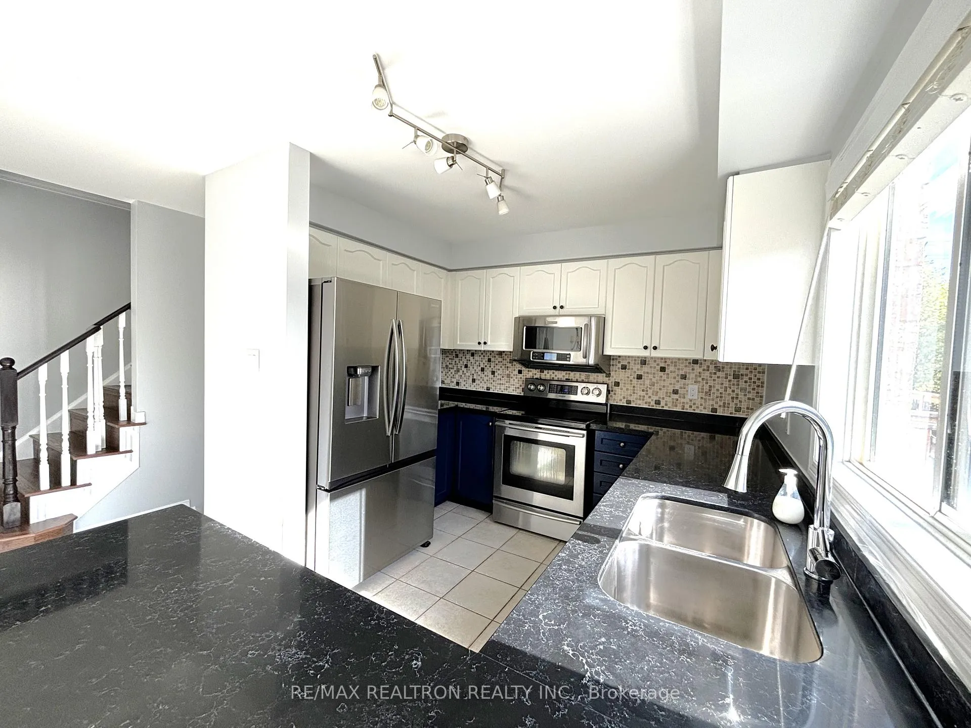 Photo 12 of 486 Delphine Drive, Burlington, Appleby — HOMEH