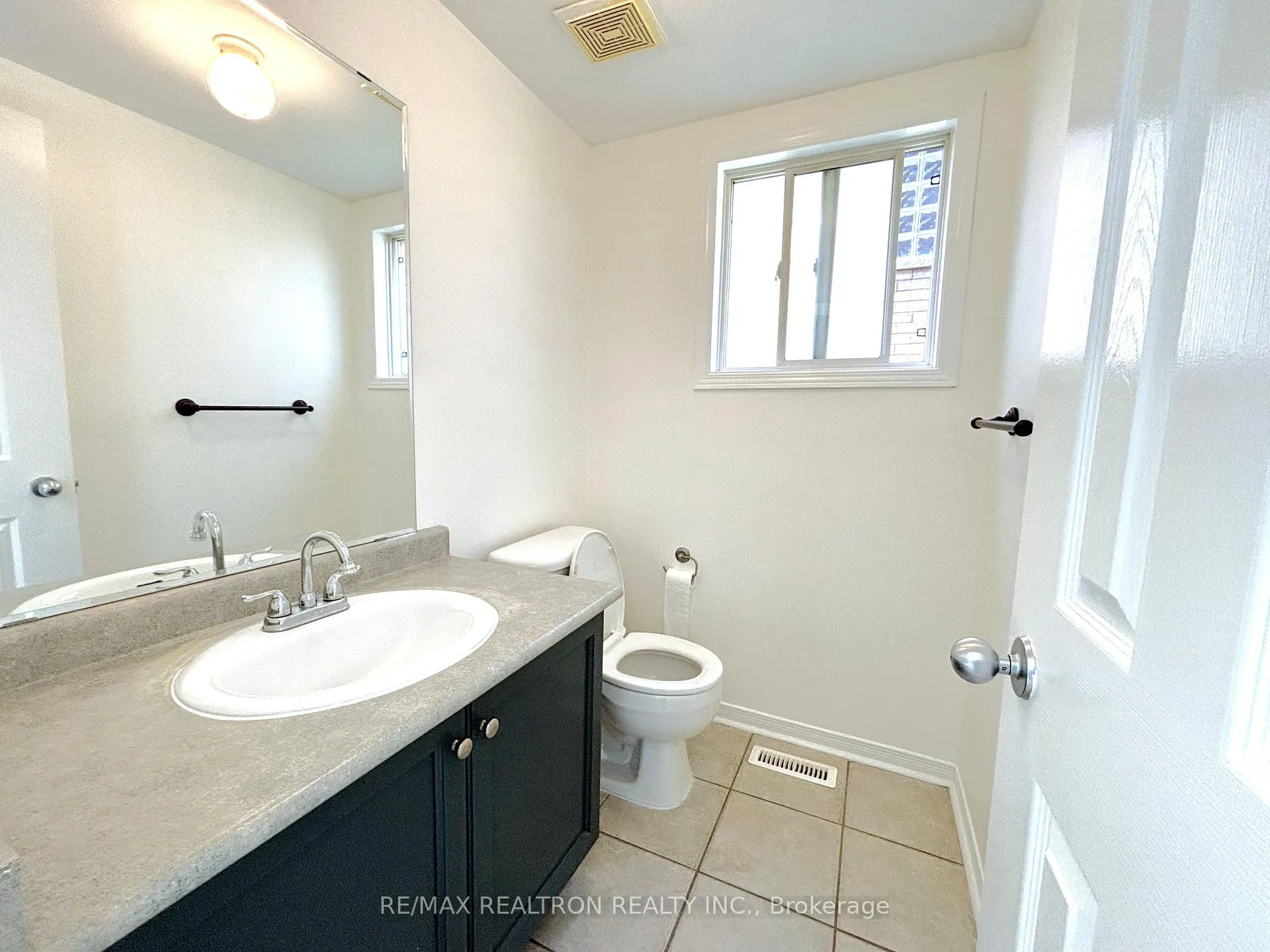 Photo 14 of 486 Delphine Drive, Burlington, Appleby — HOMEH