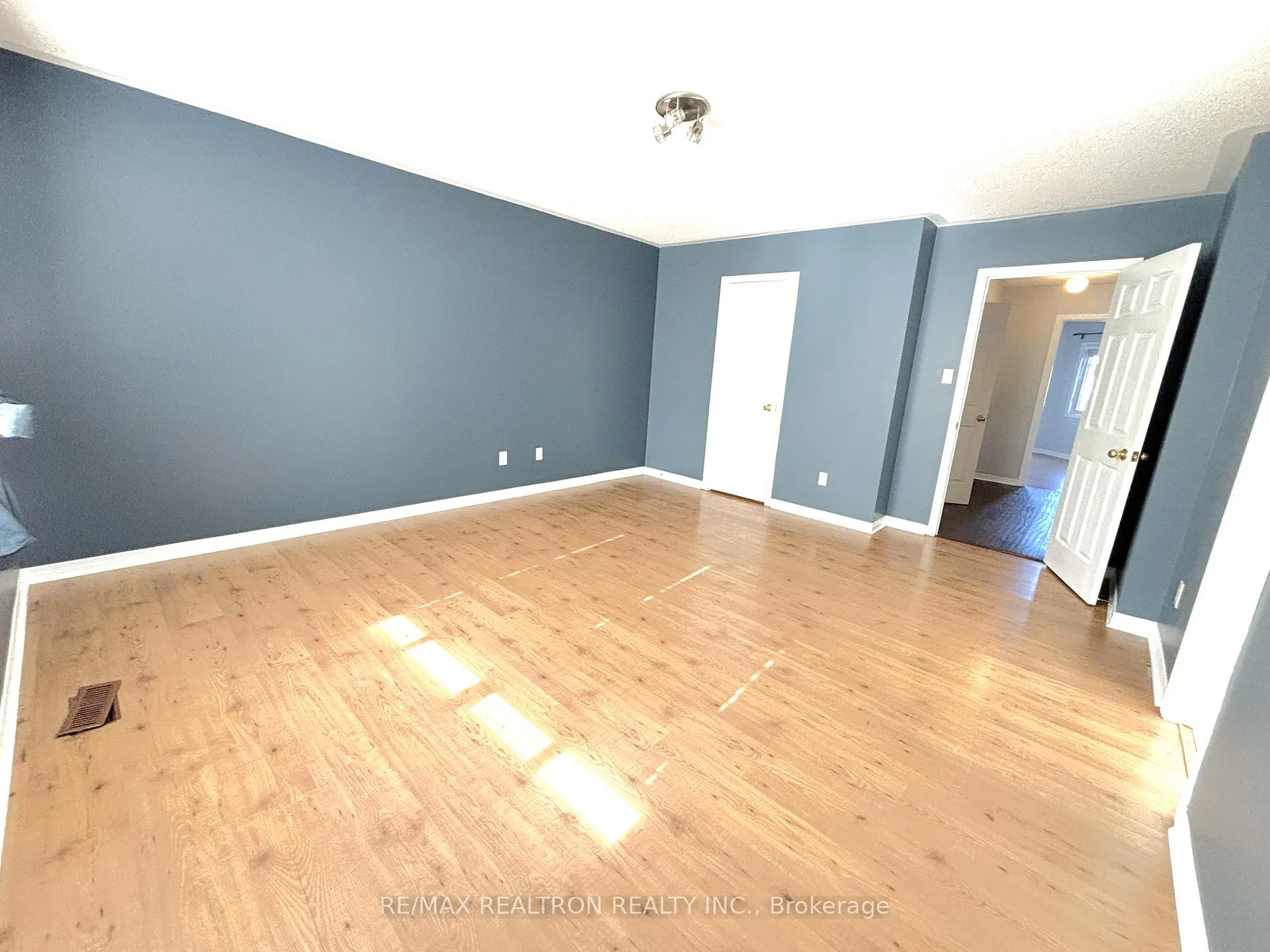 Photo 17 of 486 Delphine Drive, Burlington, Appleby — HOMEH