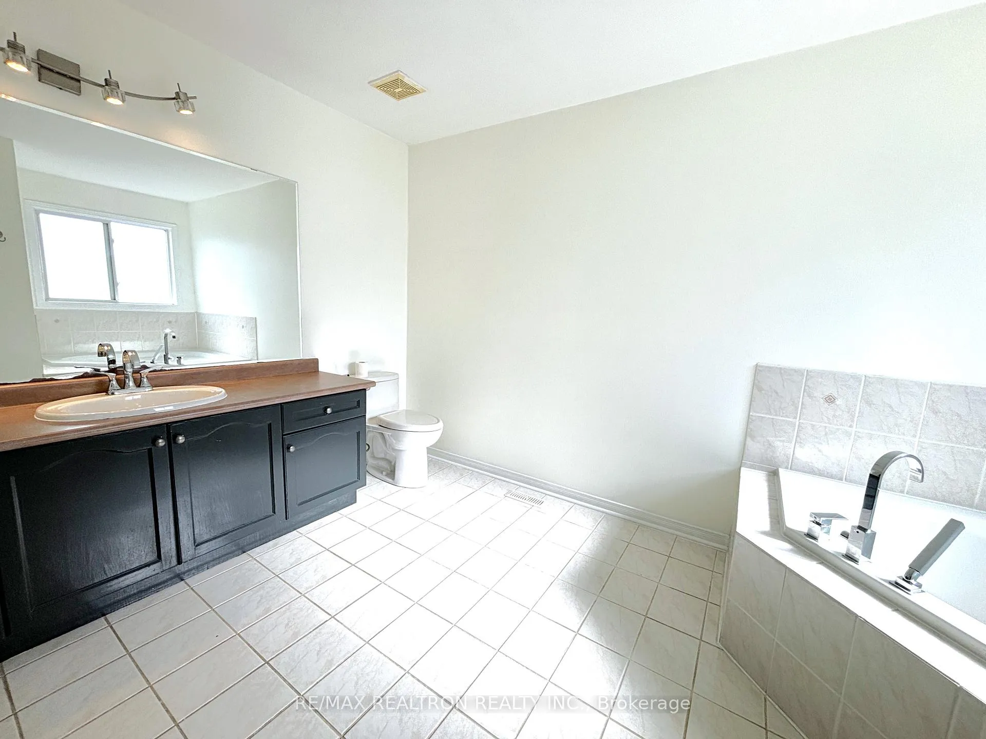 Photo 21 of 486 Delphine Drive, Burlington, Appleby — HOMEH