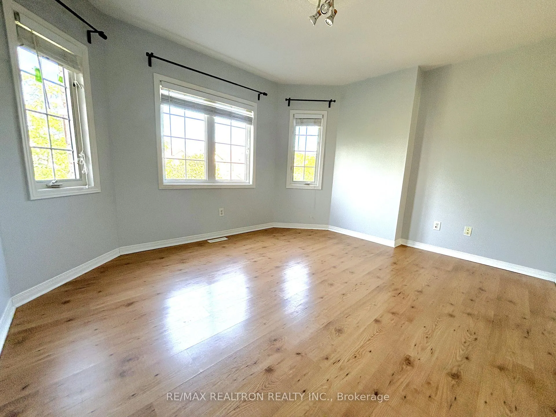 Photo 24 of 486 Delphine Drive, Burlington, Appleby — HOMEH