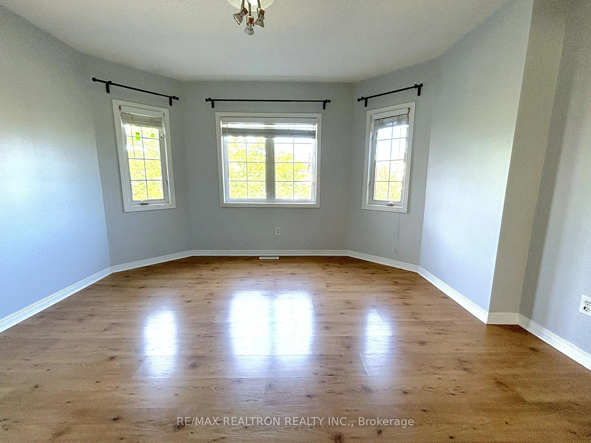 Photo 26 of 486 Delphine Drive, Burlington, Appleby — HOMEH