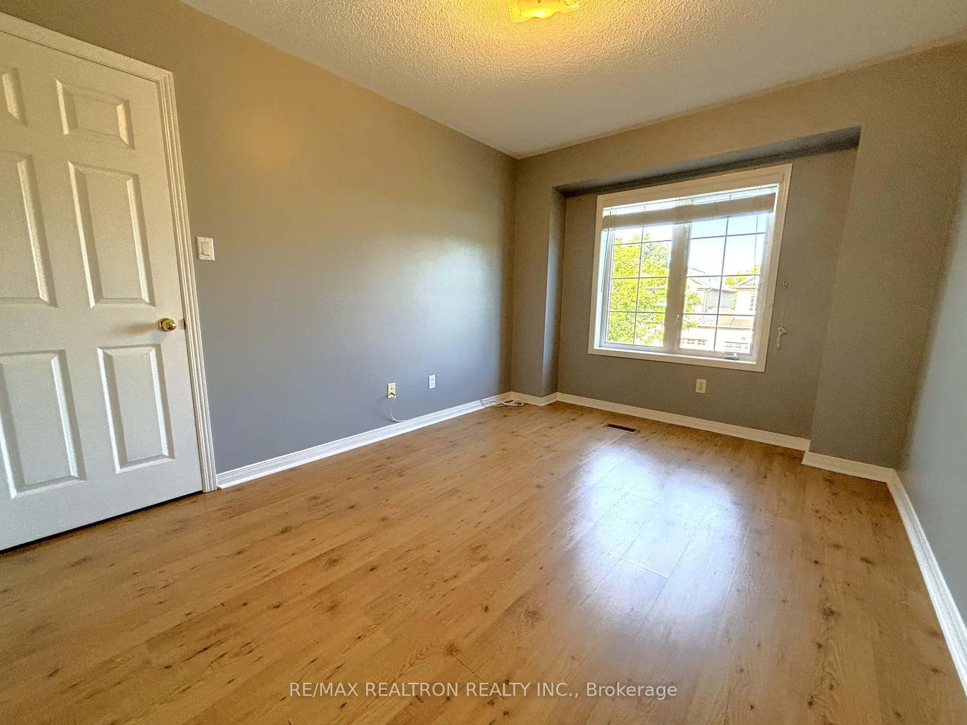 Photo 28 of 486 Delphine Drive, Burlington, Appleby — HOMEH