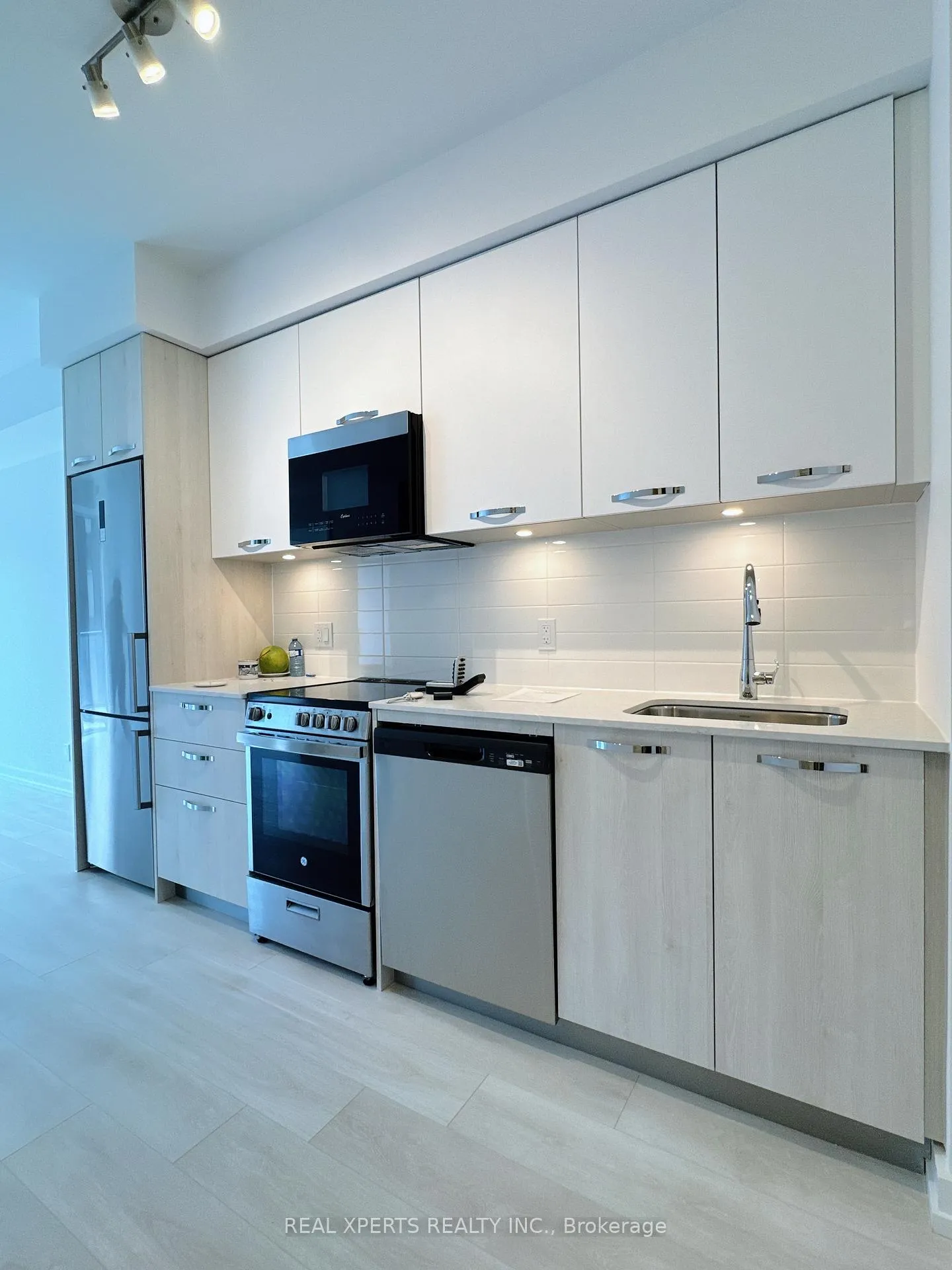 Photo 11 of Unit 525, 75 James Street S, Hamilton, Corktown — HOMEH