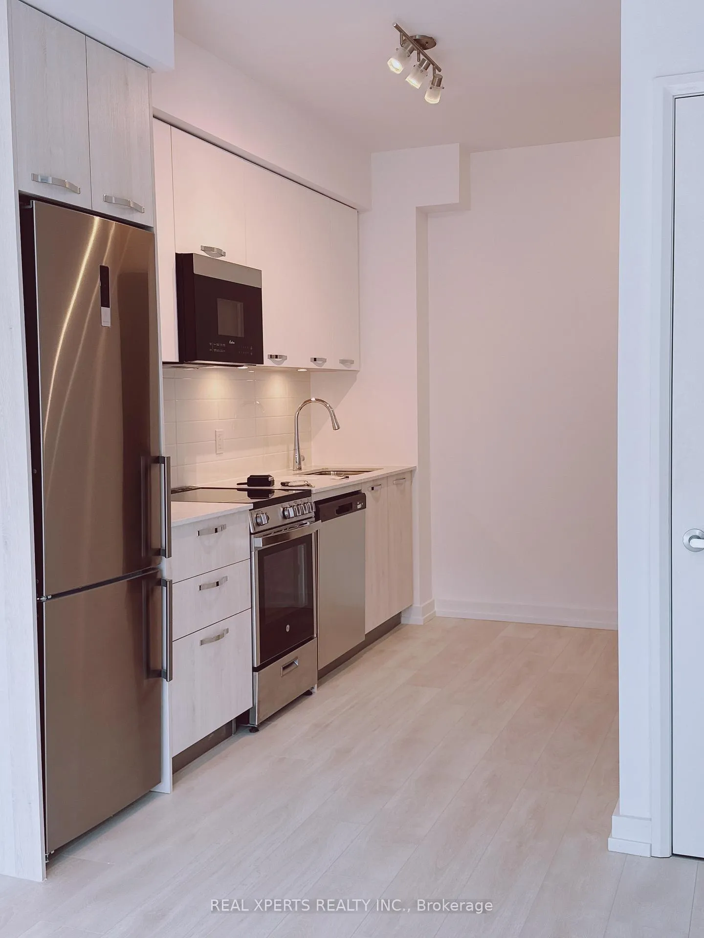 Photo 12 of Unit 525, 75 James Street S, Hamilton, Corktown — HOMEH