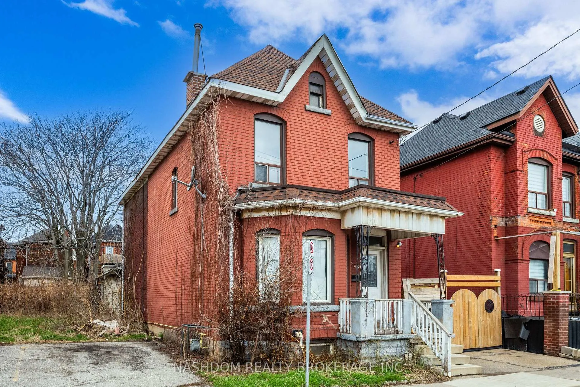Front of 249 Wentworth Street N