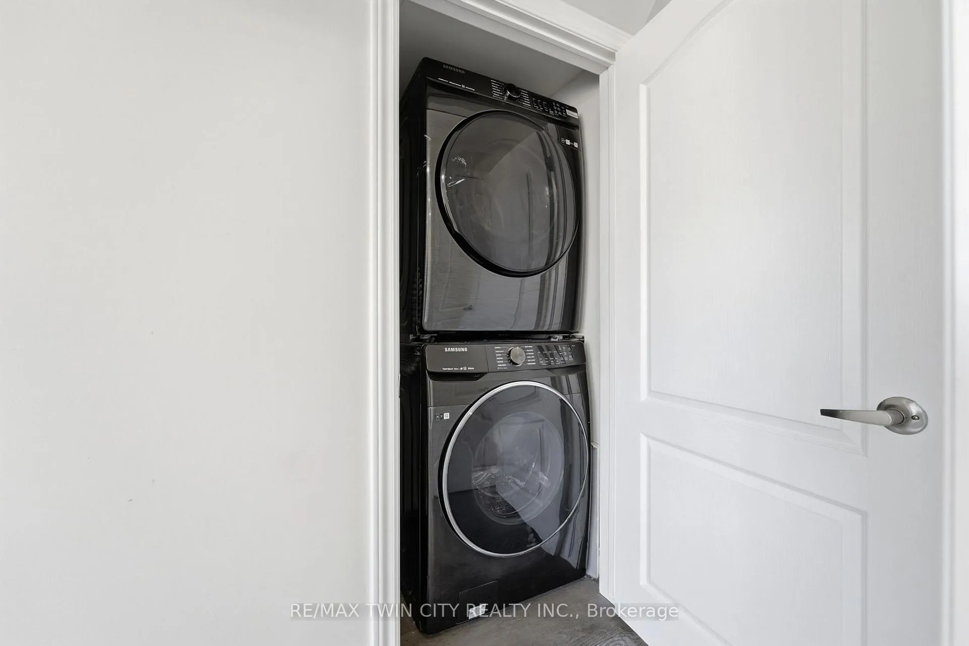 Photo 14 of 25 Seaborn Road, Brampton, Madoc — HOMEH