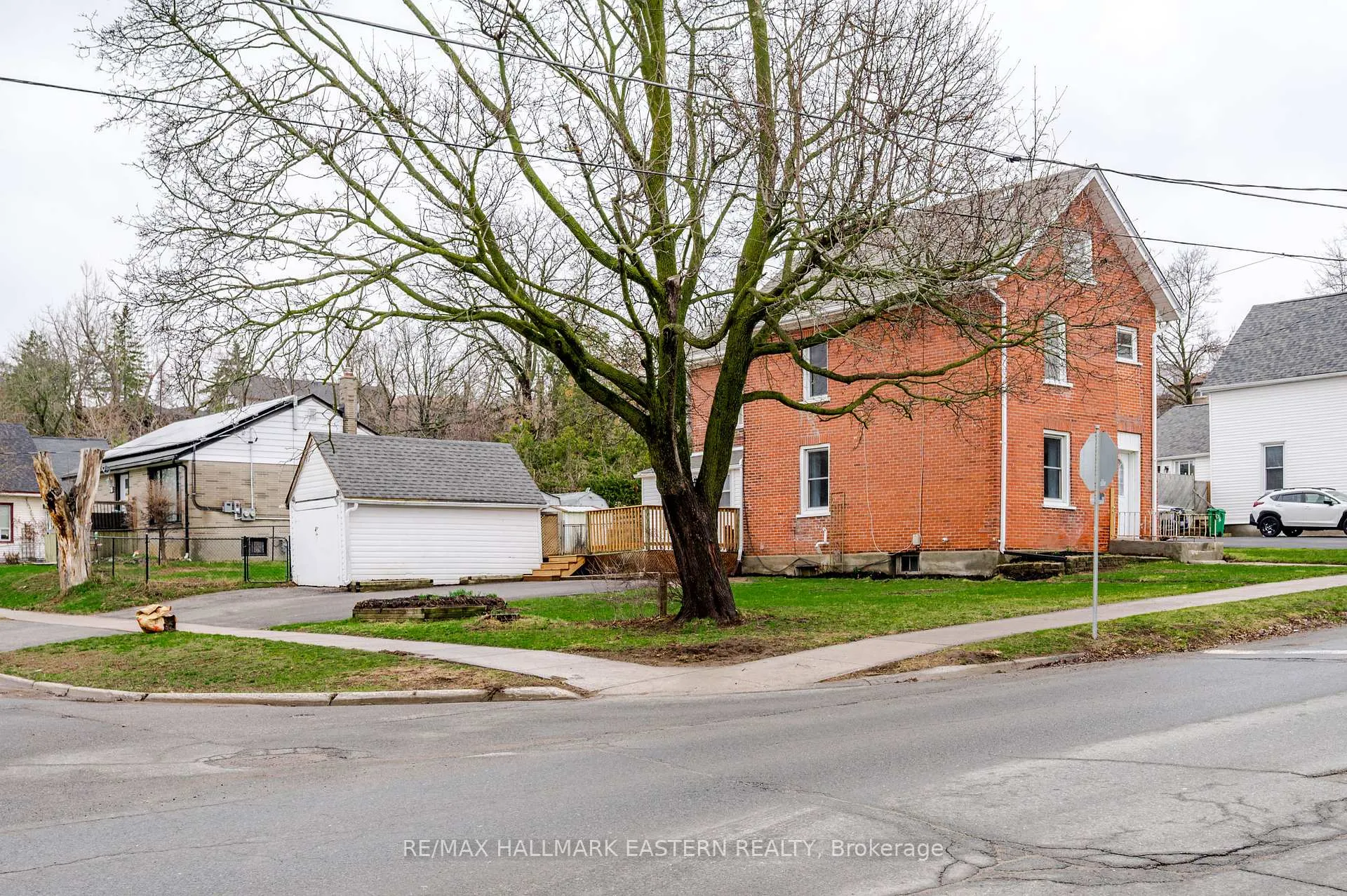 Photo 1 of 1065 High Street, Peterborough, Otonabee Ward 1 — HOMEH