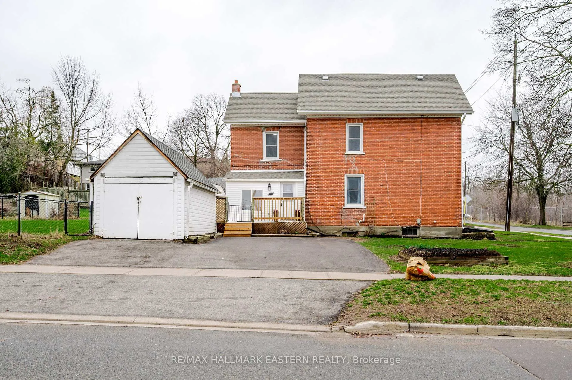 Photo 2 of 1065 High Street, Peterborough, Otonabee Ward 1 — HOMEH