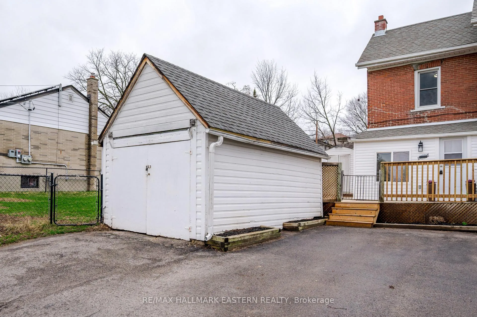 Photo 4 of 1065 High Street, Peterborough, Otonabee Ward 1 — HOMEH