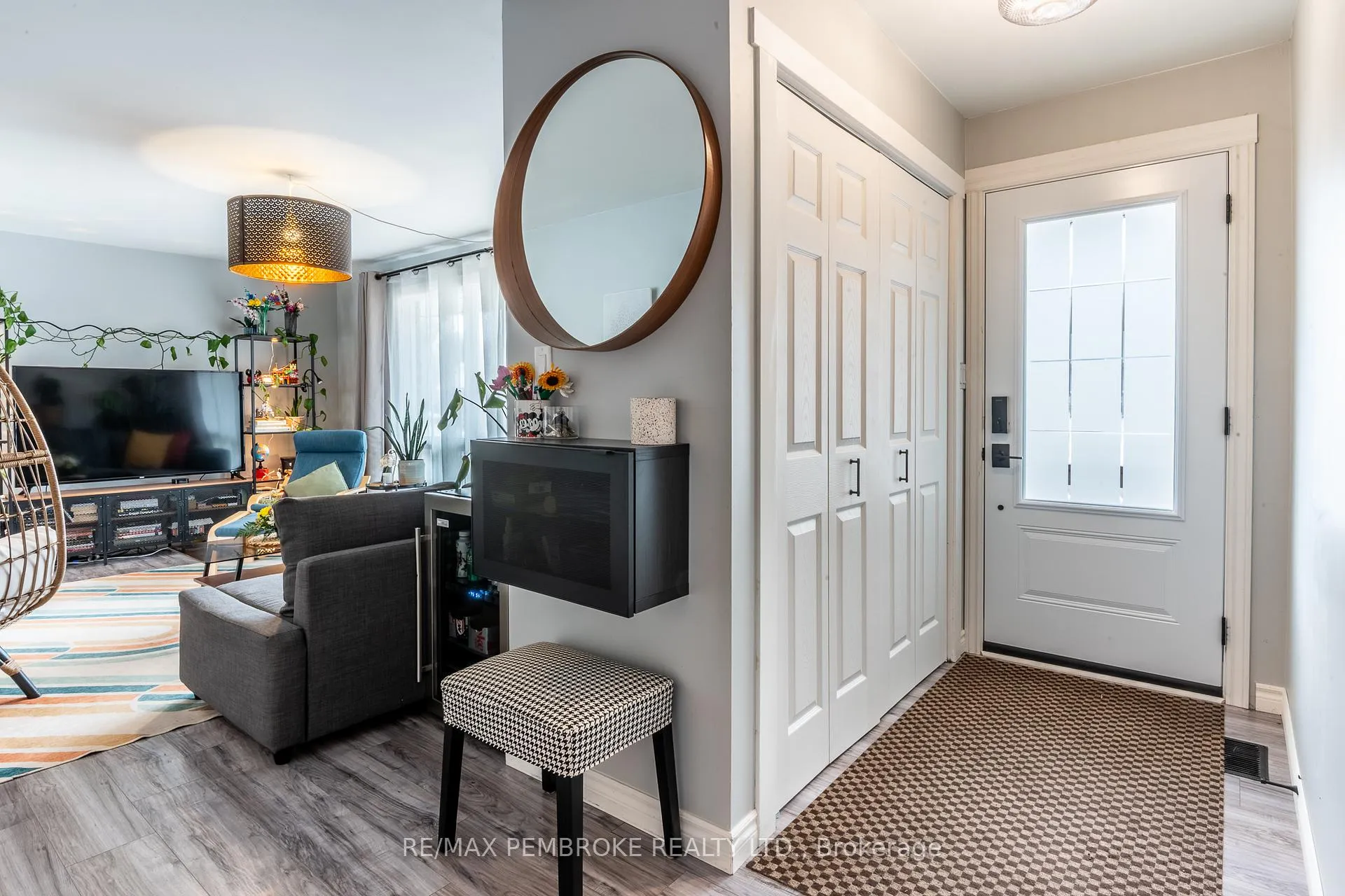 Photo 5 of 790 Lakeview Drive, Petawawa — HOMEH