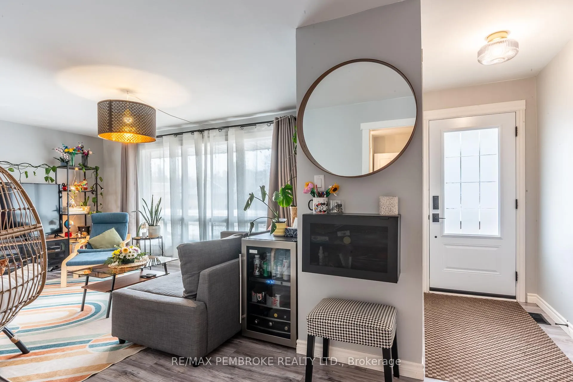 Photo 6 of 790 Lakeview Drive, Petawawa — HOMEH