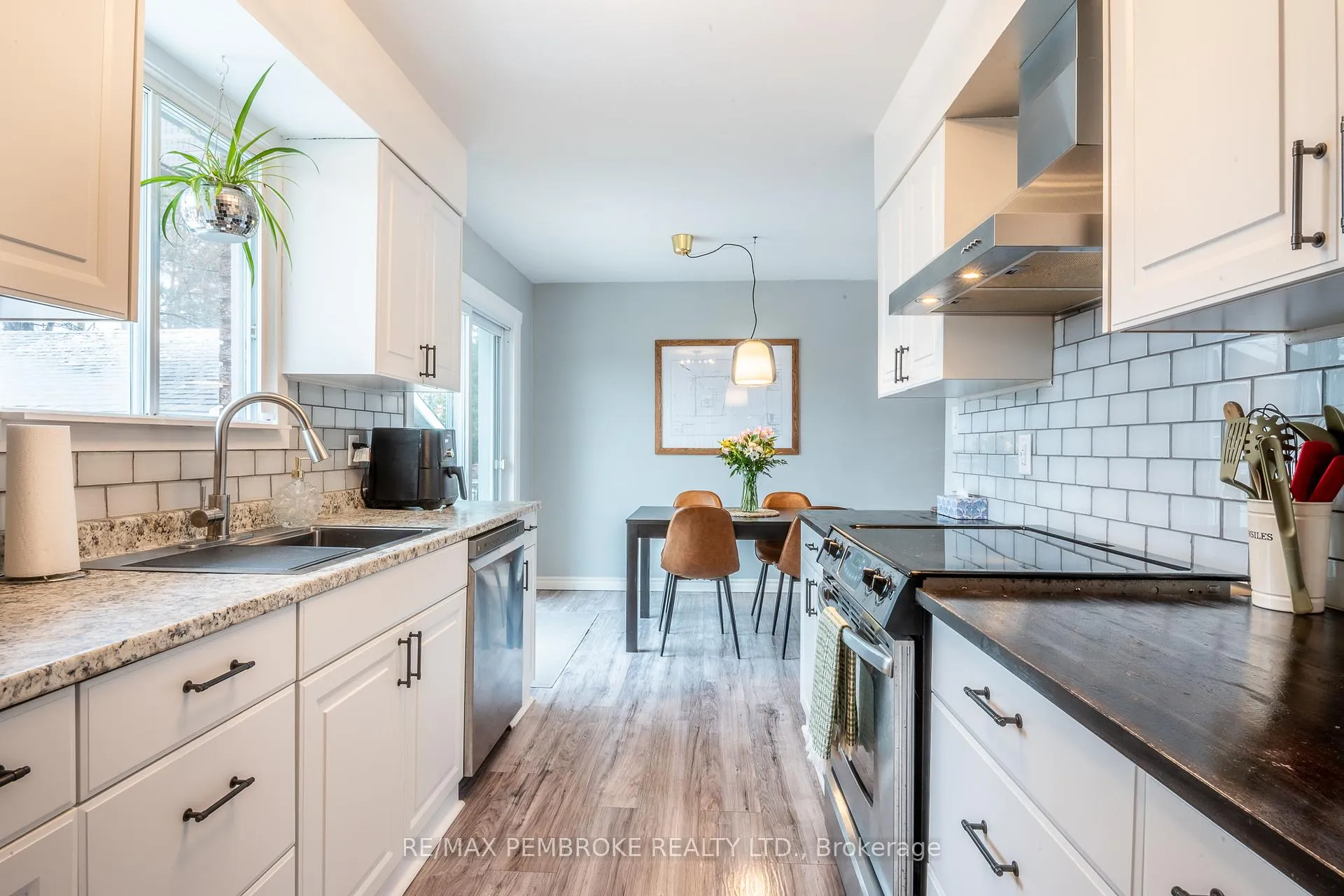 Photo 11 of 790 Lakeview Drive, Petawawa — HOMEH