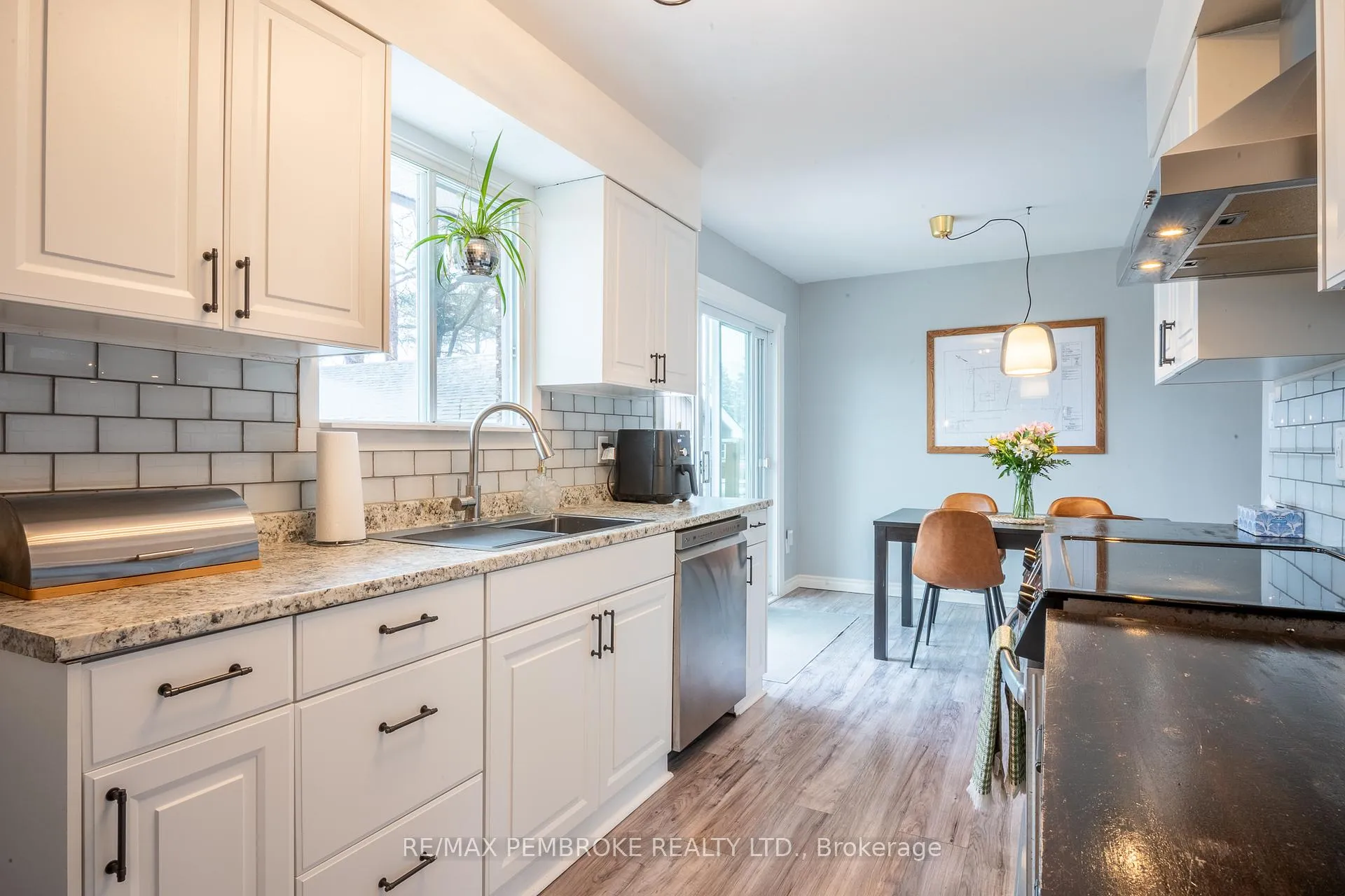 Photo 12 of 790 Lakeview Drive, Petawawa — HOMEH