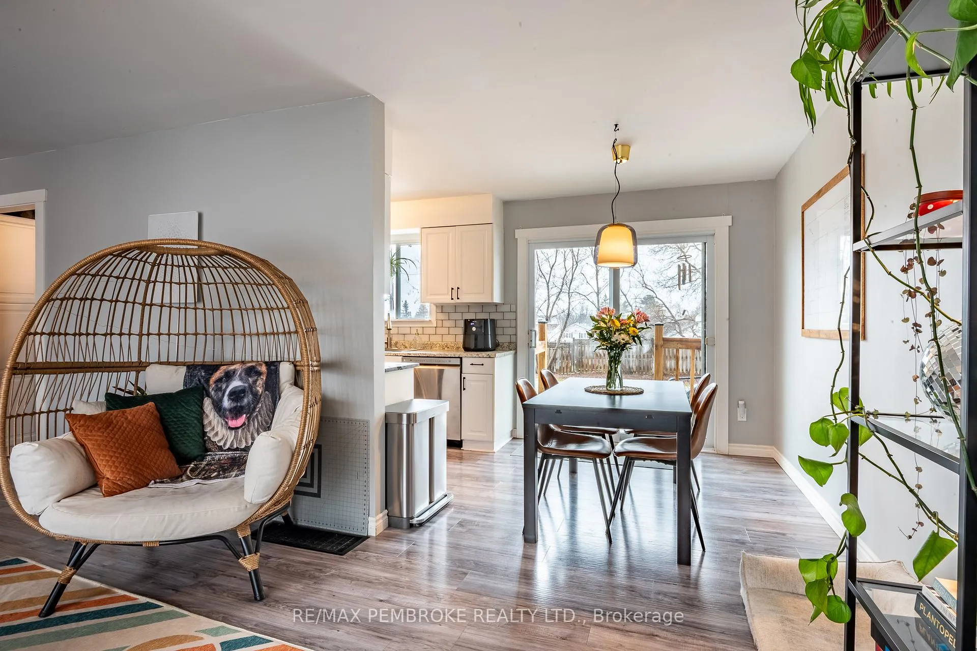 Photo 13 of 790 Lakeview Drive, Petawawa — HOMEH
