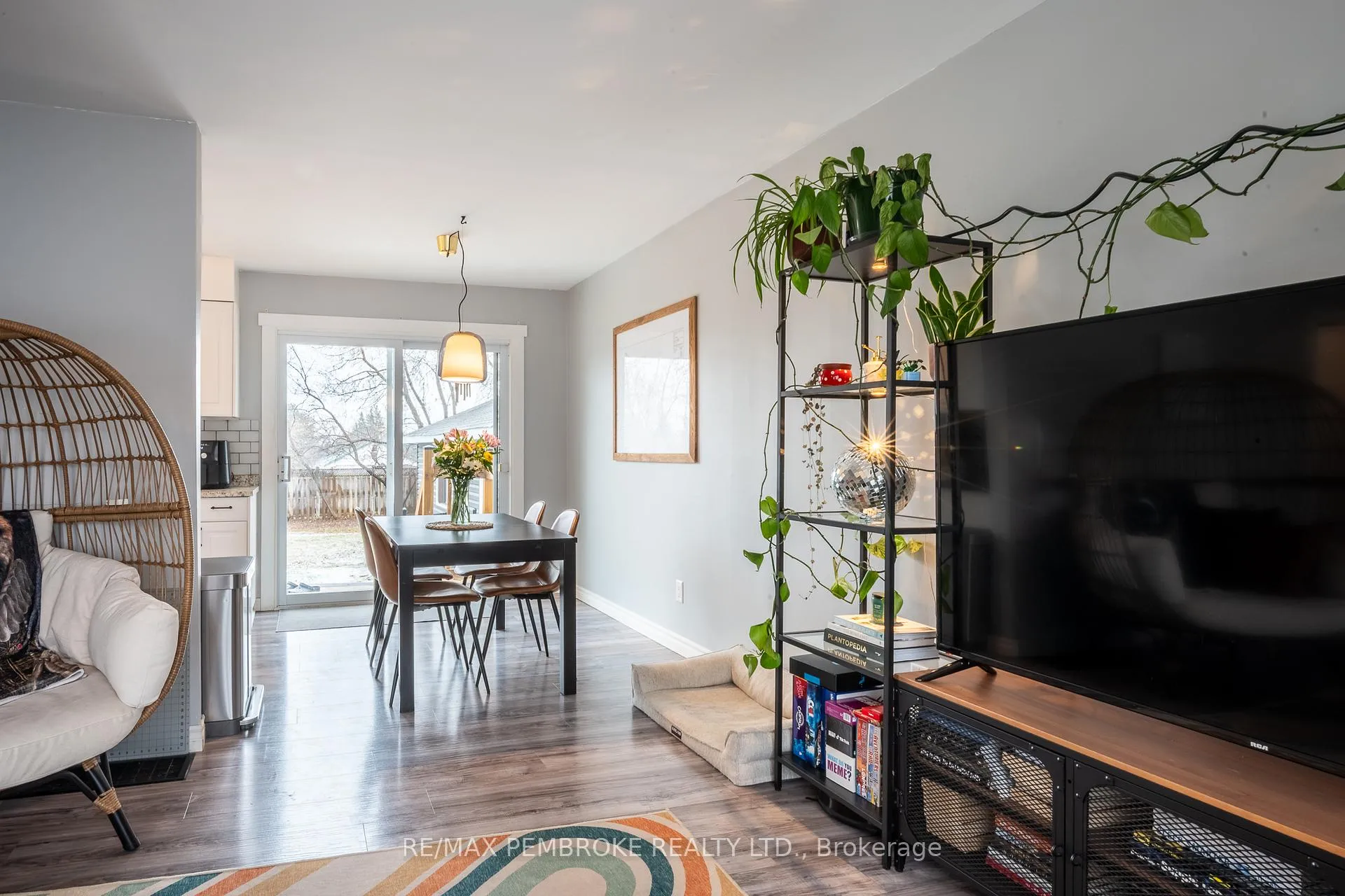 Photo 14 of 790 Lakeview Drive, Petawawa — HOMEH