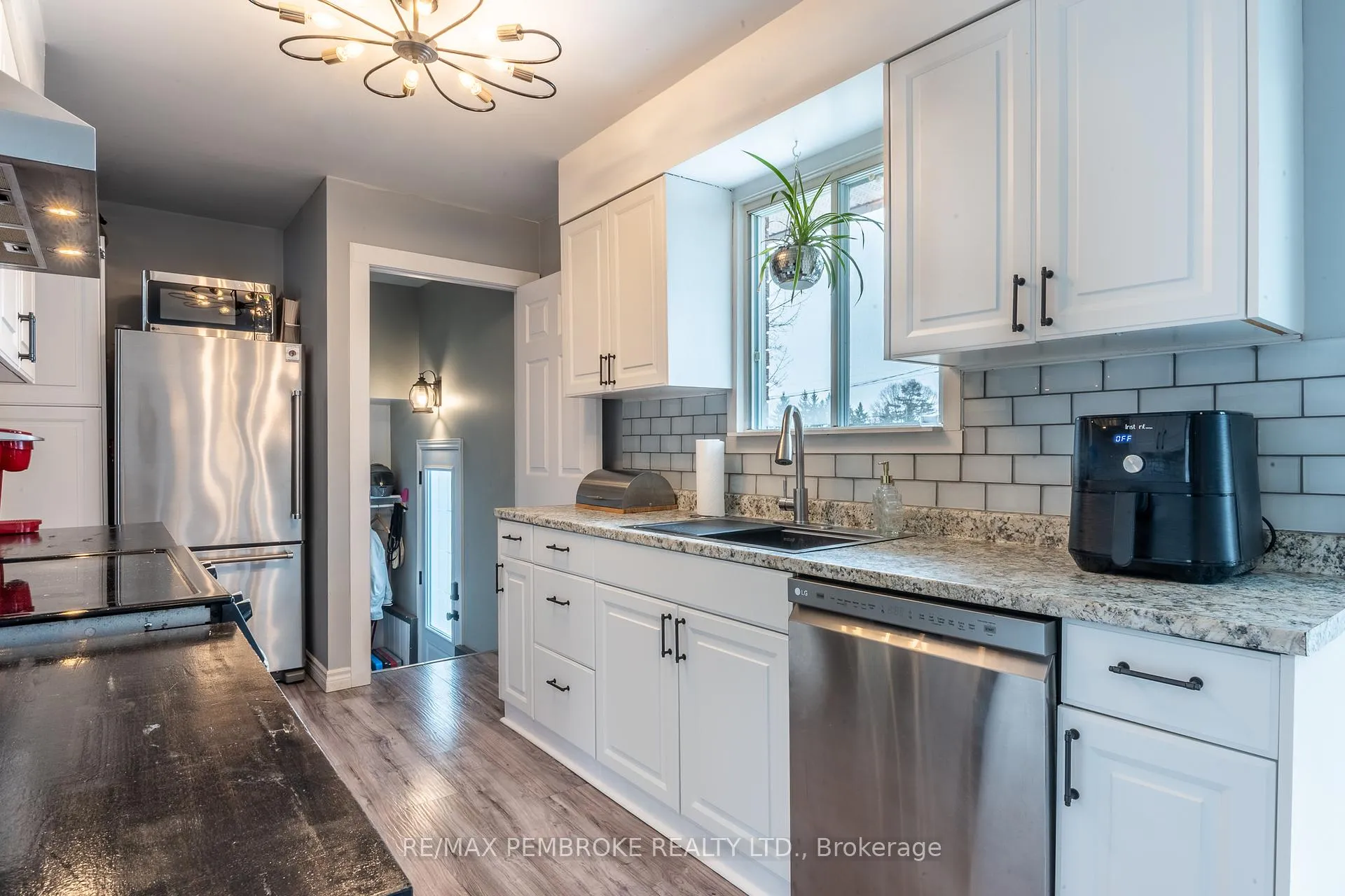 Photo 18 of 790 Lakeview Drive, Petawawa — HOMEH