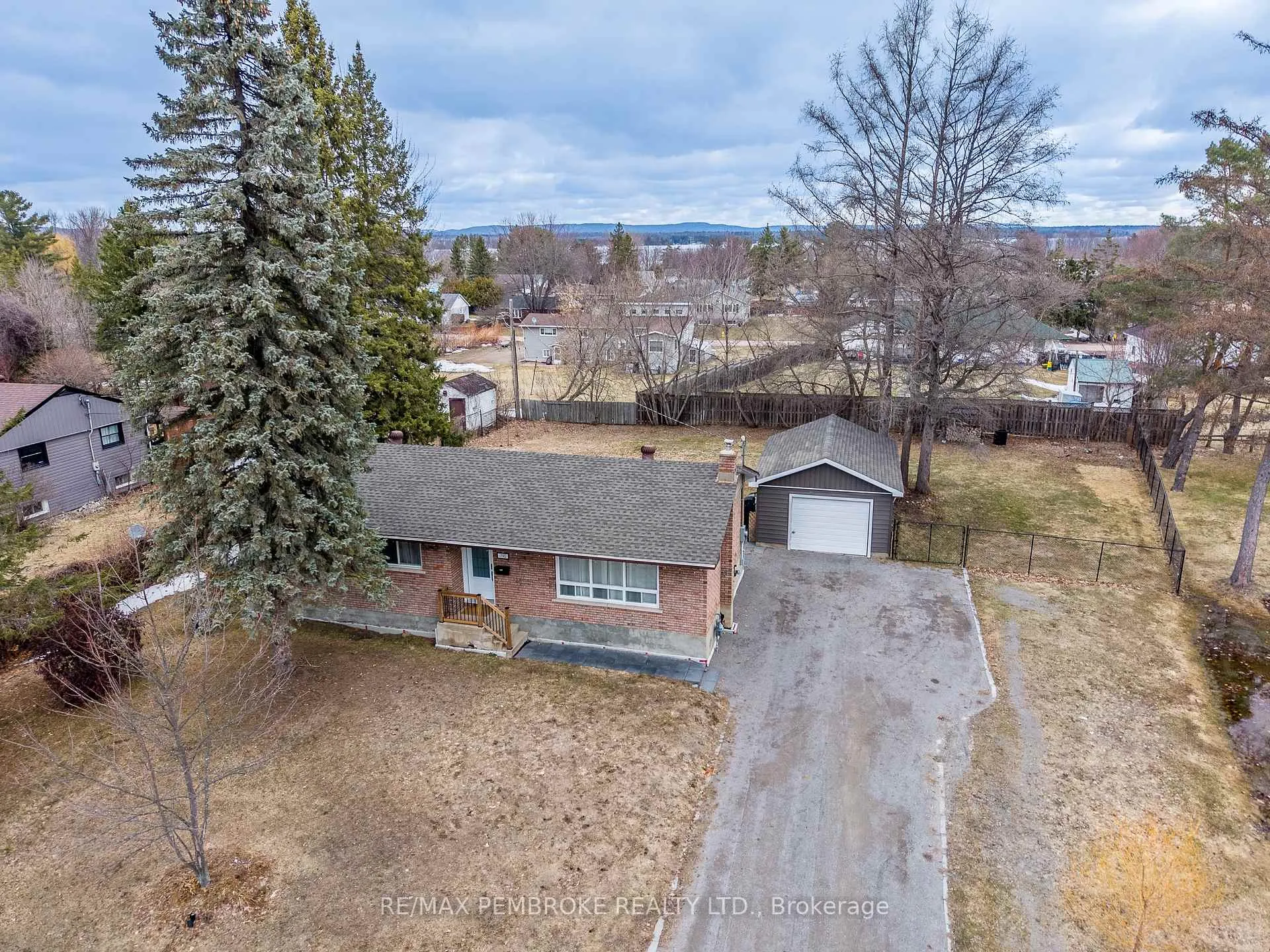 Photo 34 of 790 Lakeview Drive, Petawawa — HOMEH