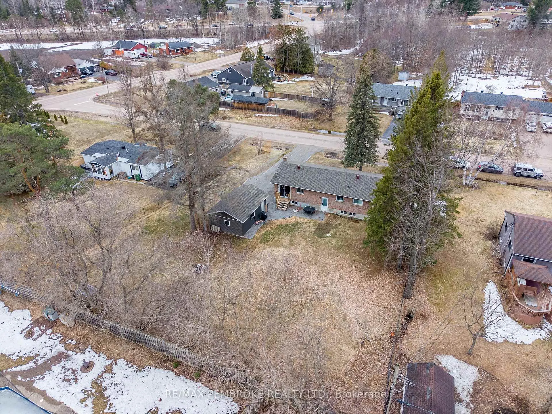 Photo 36 of 790 Lakeview Drive, Petawawa — HOMEH