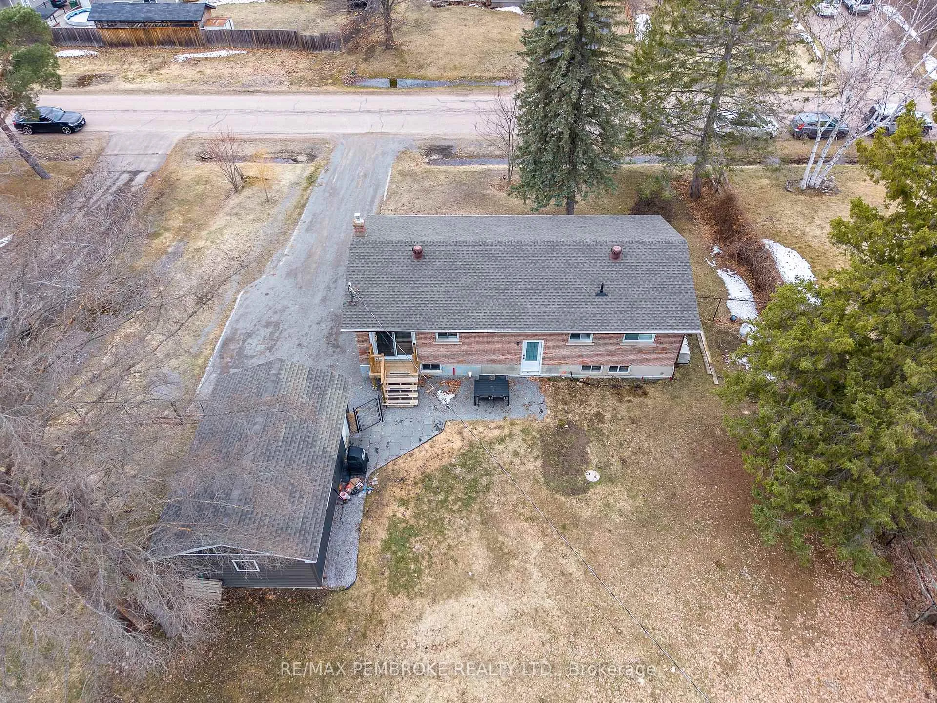 Photo 37 of 790 Lakeview Drive, Petawawa — HOMEH