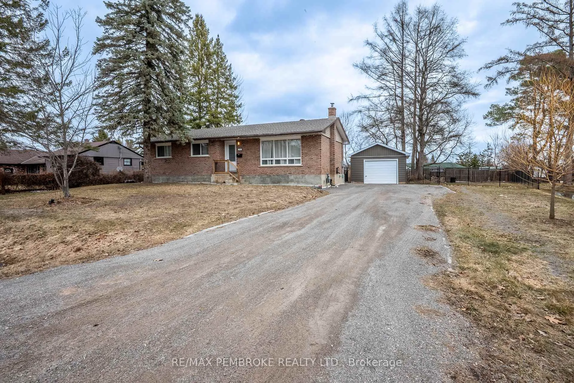 Photo 38 of 790 Lakeview Drive, Petawawa — HOMEH