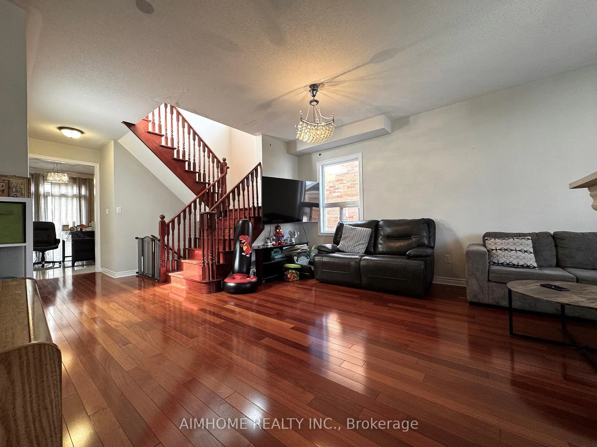 Photo 3 of 61 Ten Oaks Blvd, Vaughan, Patterson — HOMEH