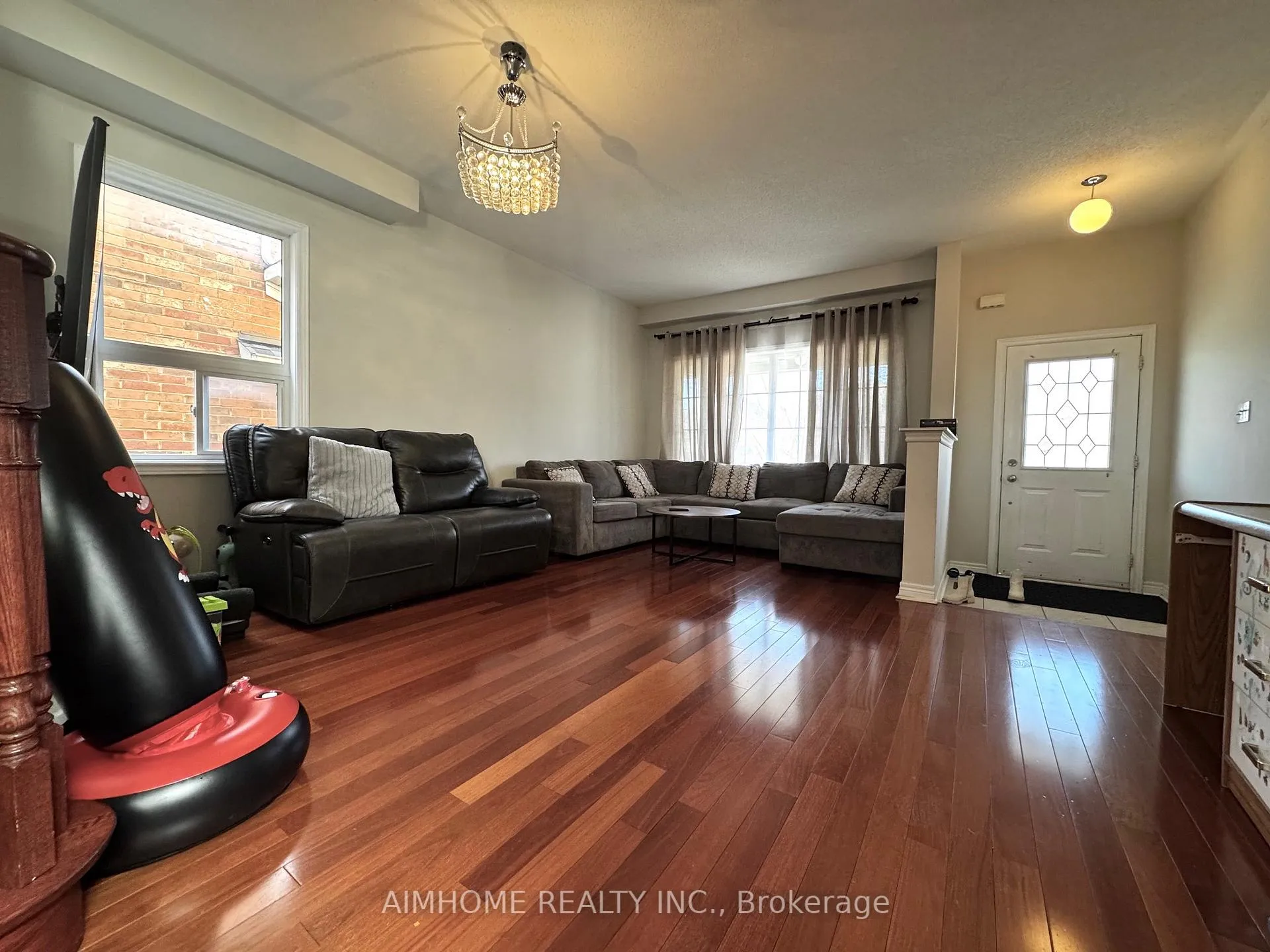 Photo 4 of 61 Ten Oaks Blvd, Vaughan, Patterson — HOMEH