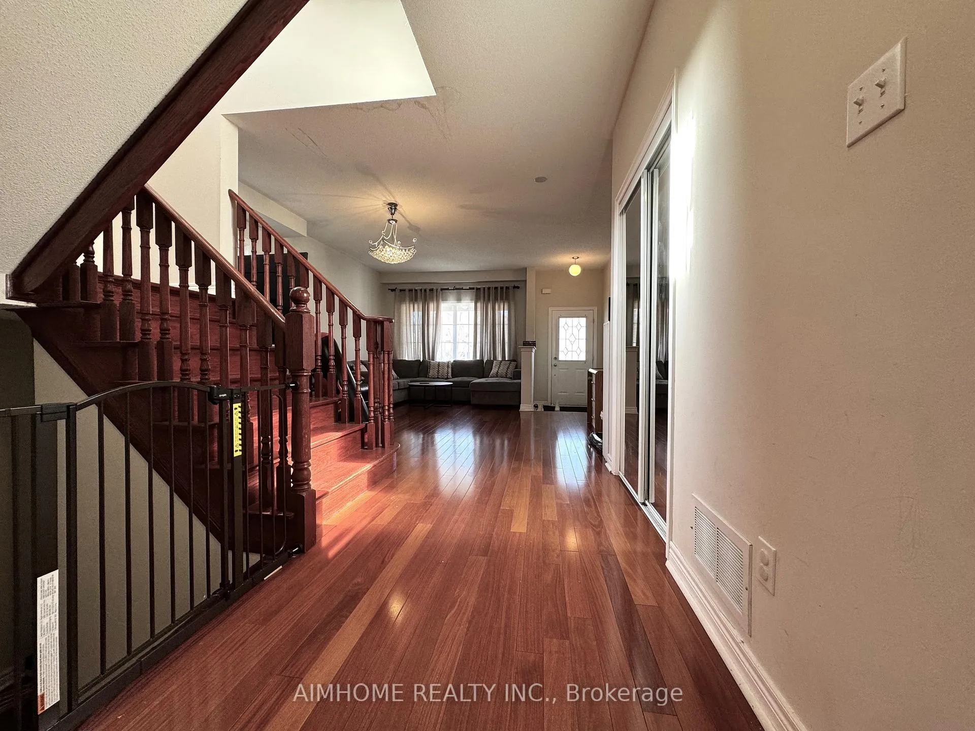 Photo 5 of 61 Ten Oaks Blvd, Vaughan, Patterson — HOMEH