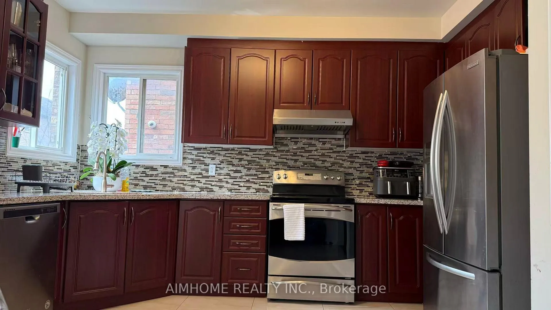 Photo 7 of 61 Ten Oaks Blvd, Vaughan, Patterson — HOMEH